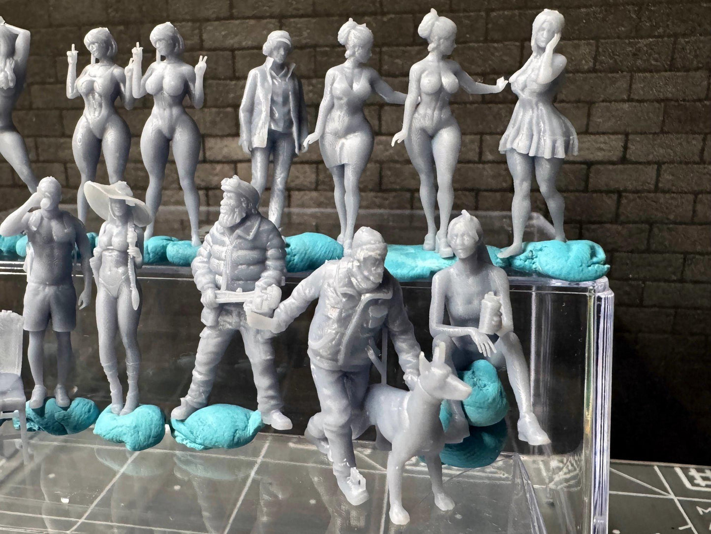Double G 1:64 Miniature Human Figures - 3D Printed - Unpainted - great for Dioramas - Made in the USA LOT 661 Miniature 1.10