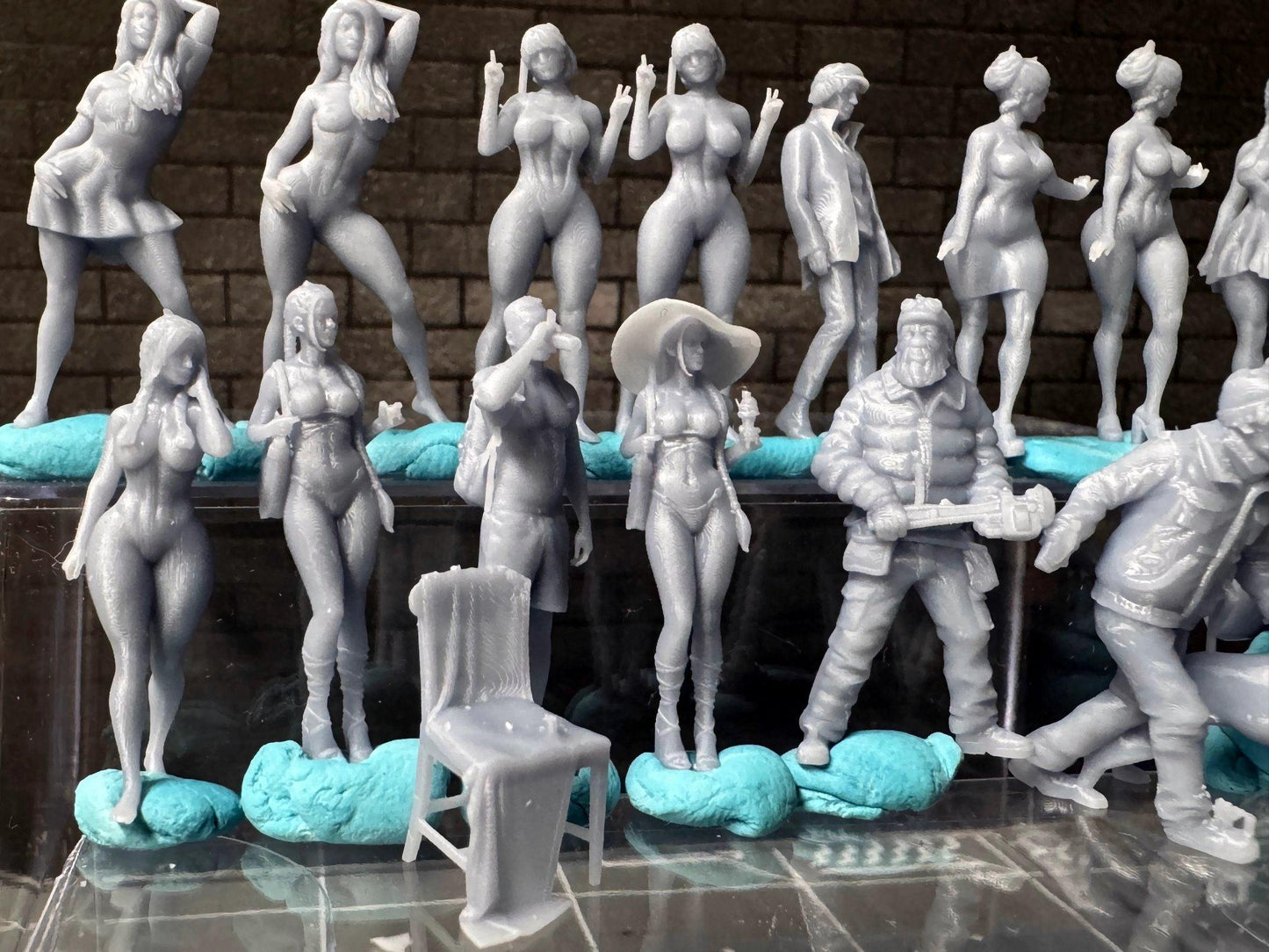 Double G 1:64 Miniature Human Figures - 3D Printed - Unpainted - great for Dioramas - Made in the USA LOT 661 Miniature 1.10