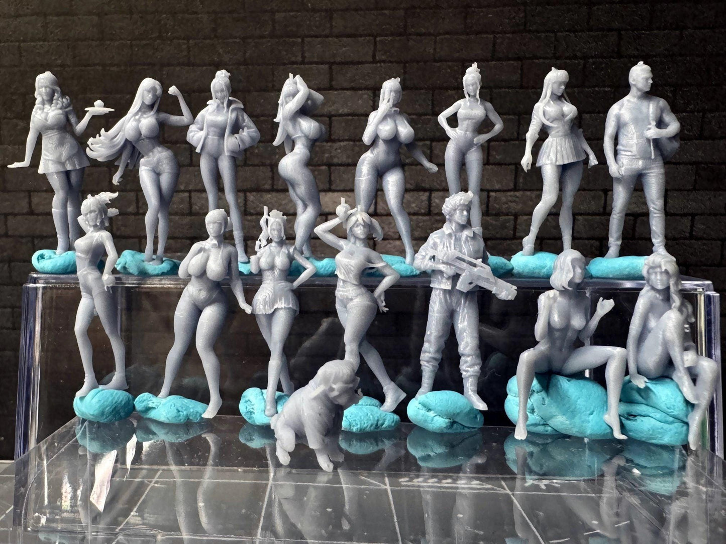 Double G 1:64 Miniature Human Figures - 3D Printed - Unpainted - great for Dioramas - Made in the USA LOT 662 Miniature 1.10