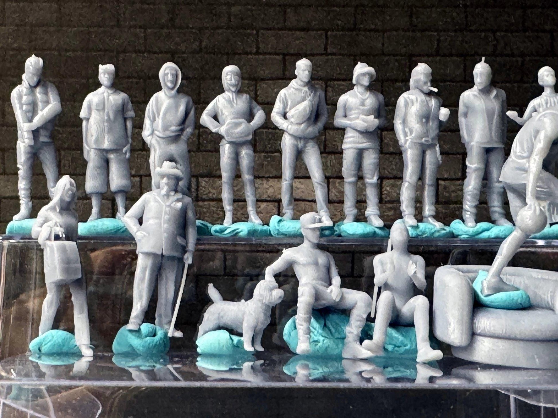 Double G 1:64 Miniature Human Figures - 3D Printed - Unpainted - great for Dioramas - Made in the USA LOT 676 Miniature 1.10