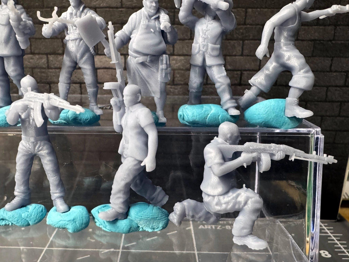 Double G 1:64 Miniature Human Figures - 3D Printed - Unpainted - great for Dioramas - Made in the USA LOT 652 Miniature 1.10