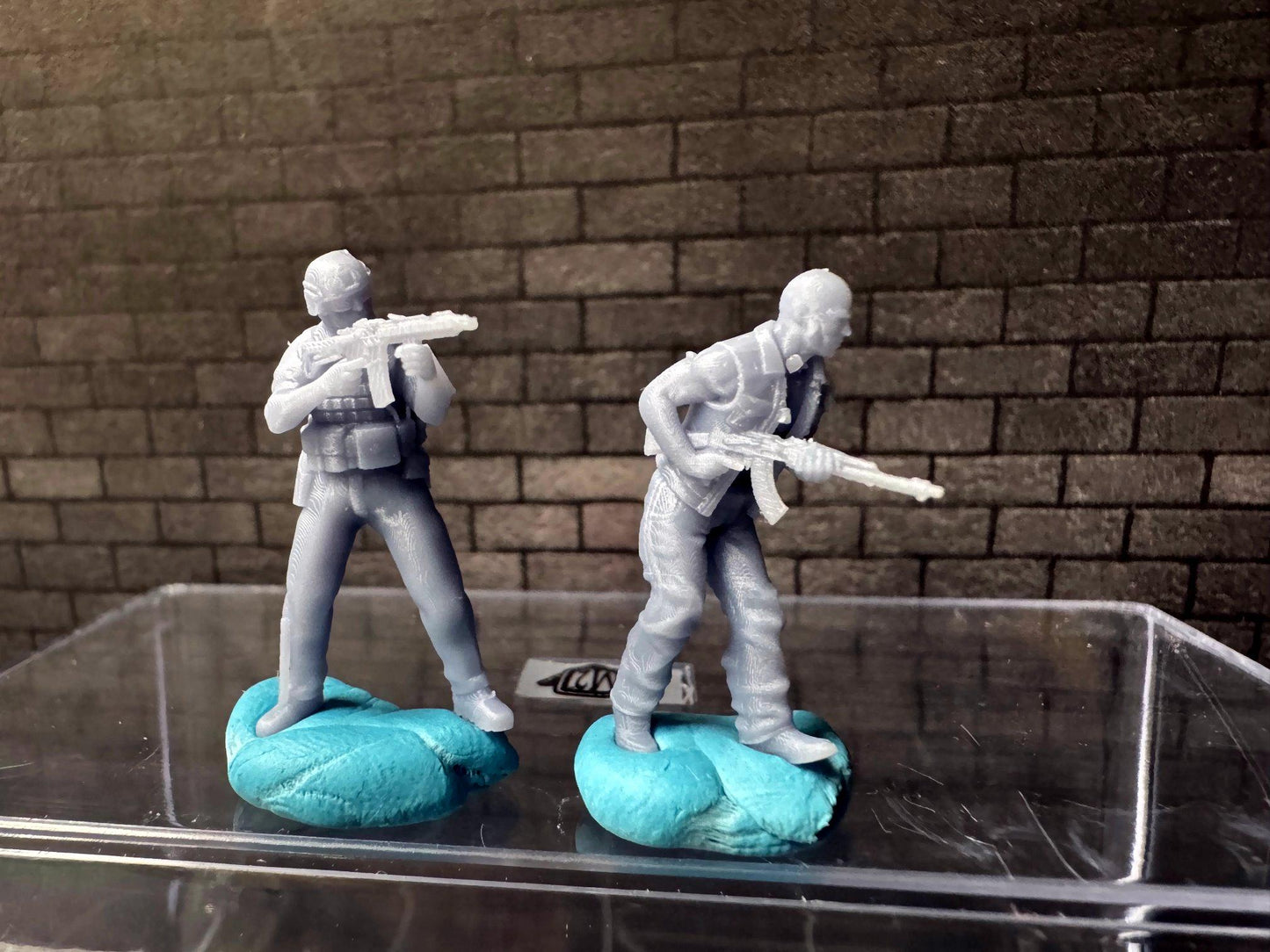 Double G 1:64 Miniature Human Figures - 3D Printed - Unpainted - great for Dioramas - Made in the USA LOT 655 Miniature 1.10