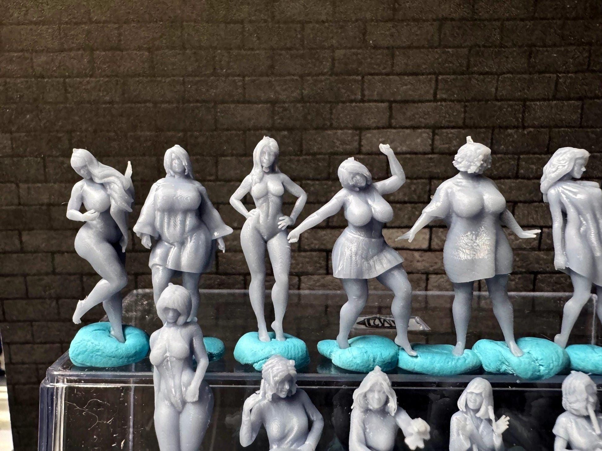 Double G 1:64 Miniature Human Figures - 3D Printed - Unpainted - great for Dioramas - Made in the USA LOT 660 Miniature 1.10