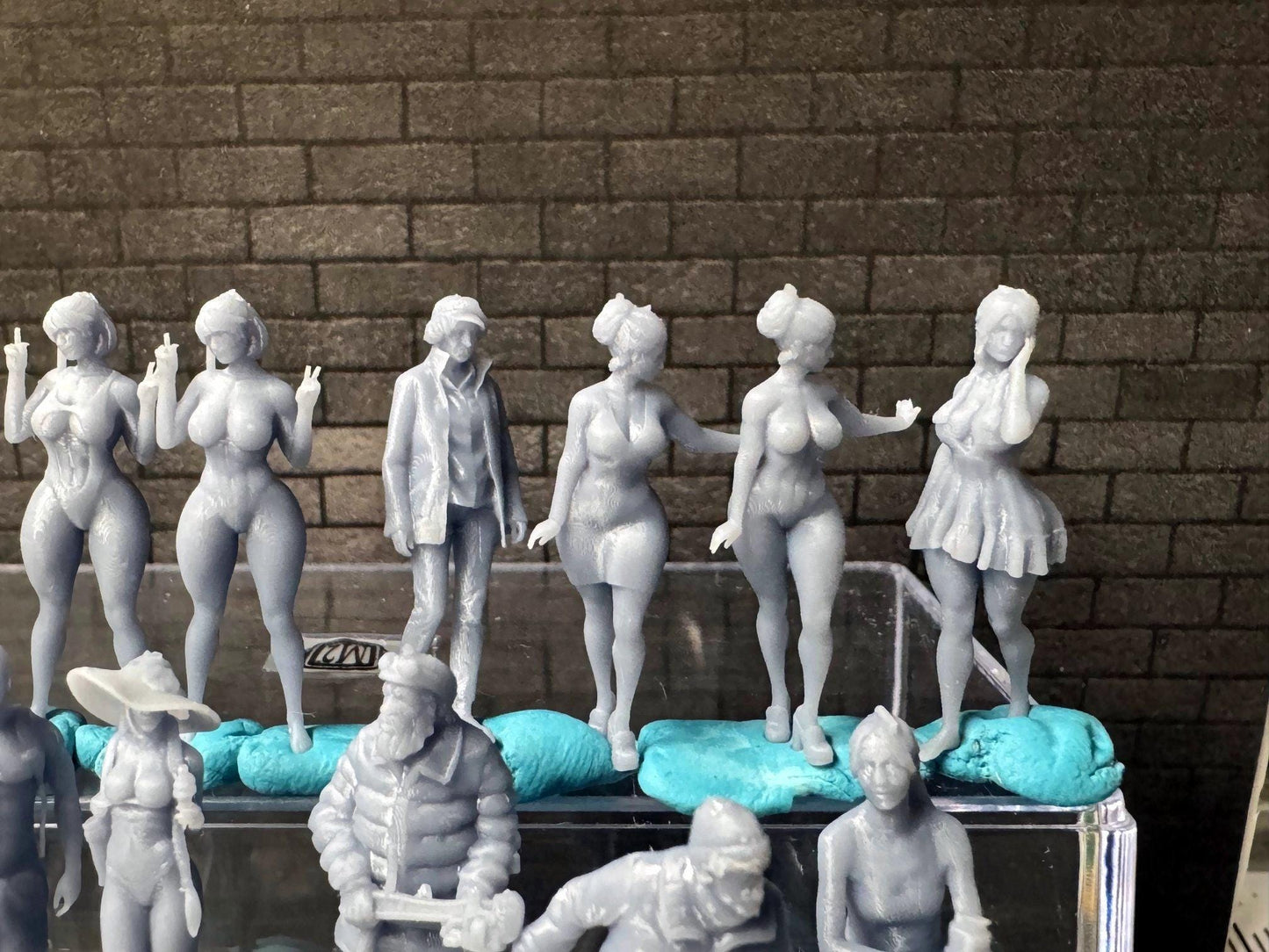 Double G 1:64 Miniature Human Figures - 3D Printed - Unpainted - great for Dioramas - Made in the USA LOT 661 Miniature 1.10