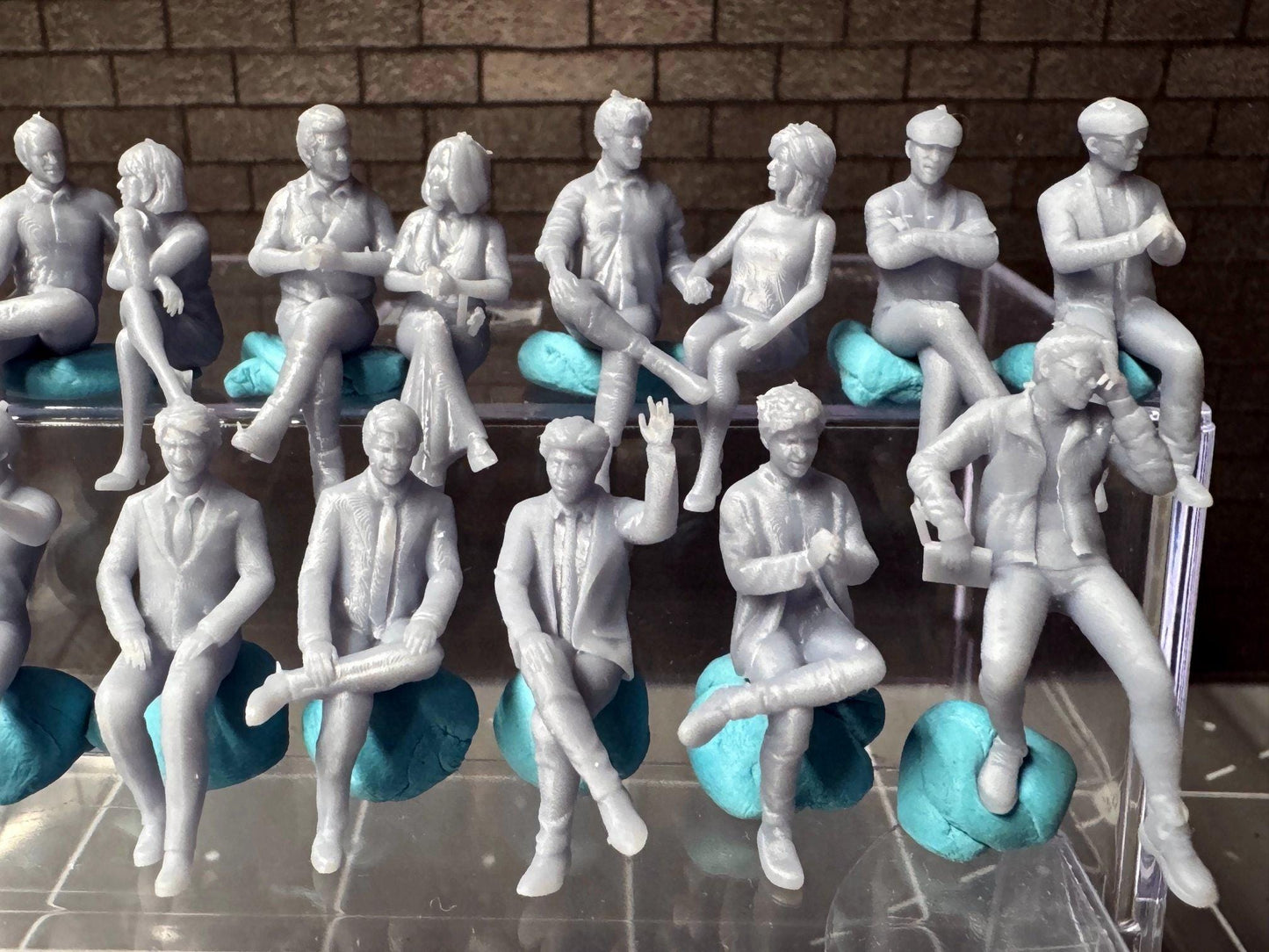 Double G 1:64 Miniature Human Figures - Unpainted - great for Dioramas - Made in the USA LOT 680 Miniature 1.10