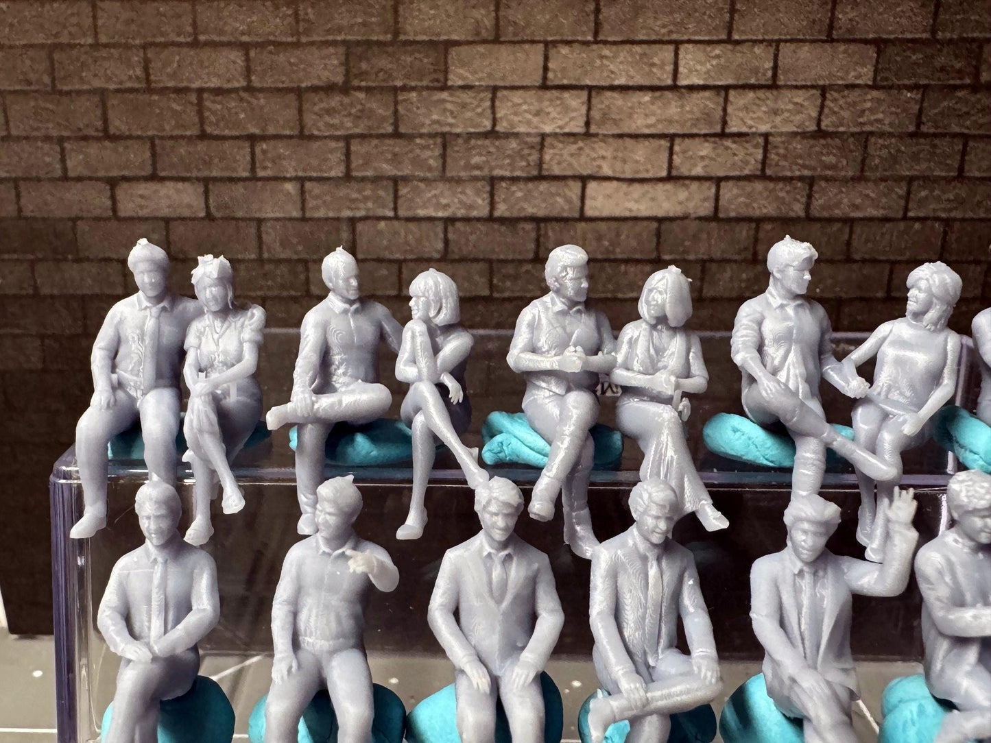 Double G 1:64 Miniature Human Figures - Unpainted - great for Dioramas - Made in the USA LOT 680 Miniature 1.10