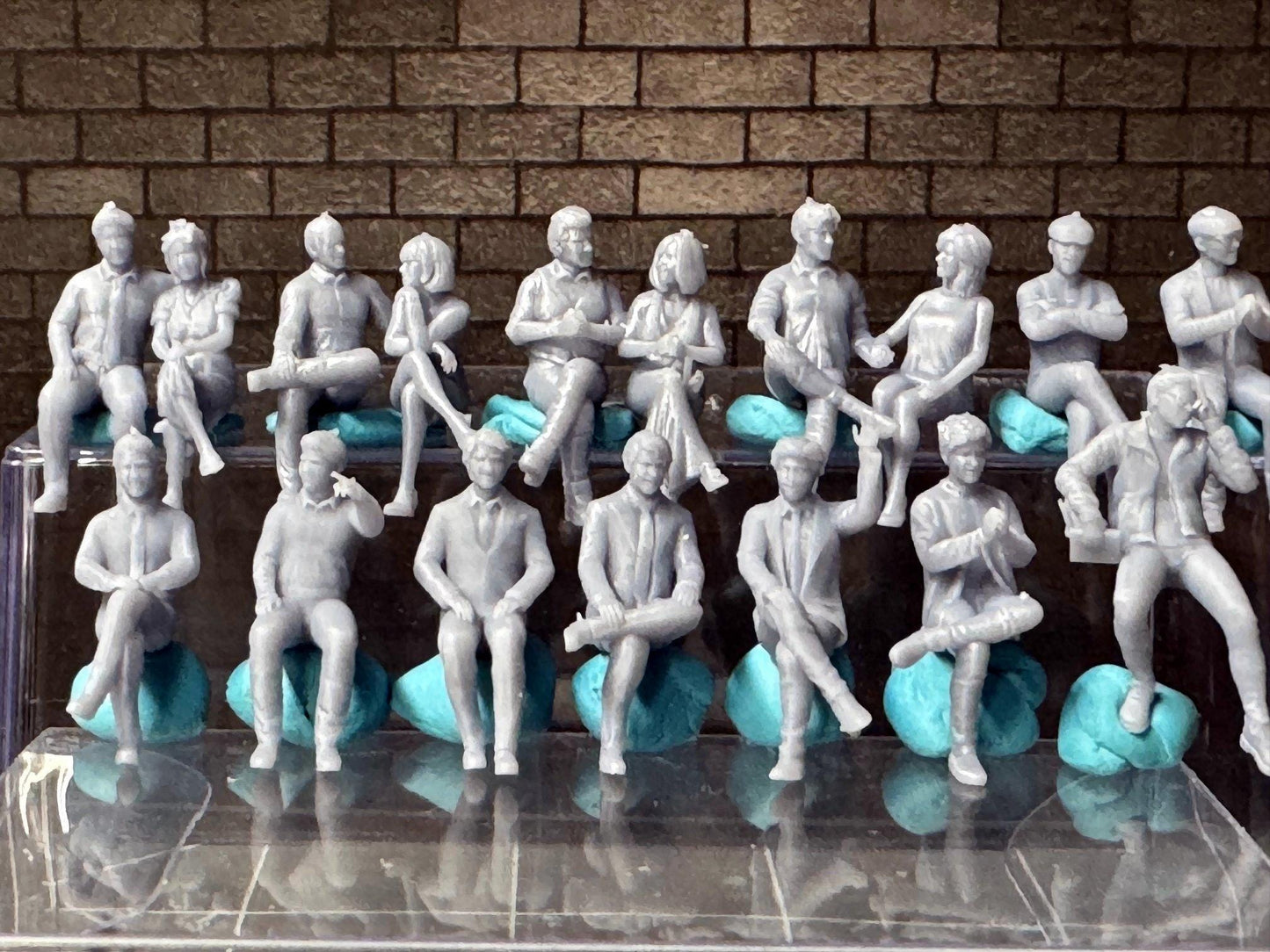 Double G 1:64 Miniature Human Figures - Unpainted - great for Dioramas - Made in the USA LOT 680 Miniature 1.10