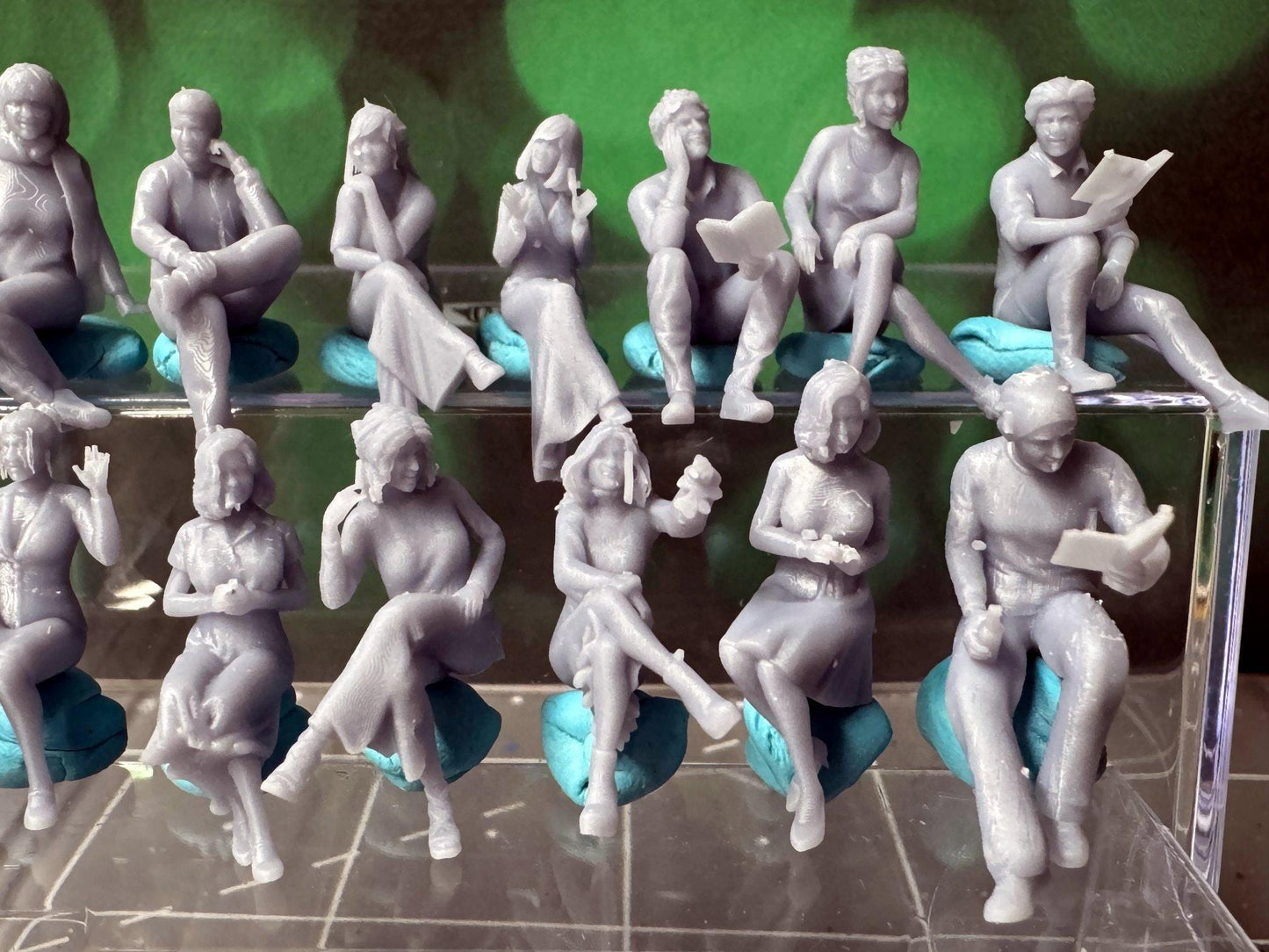 Double G 1:64 Miniature Human Figures - Unpainted - great for Dioramas - Made in the USA LOT 681 Miniature 1.10