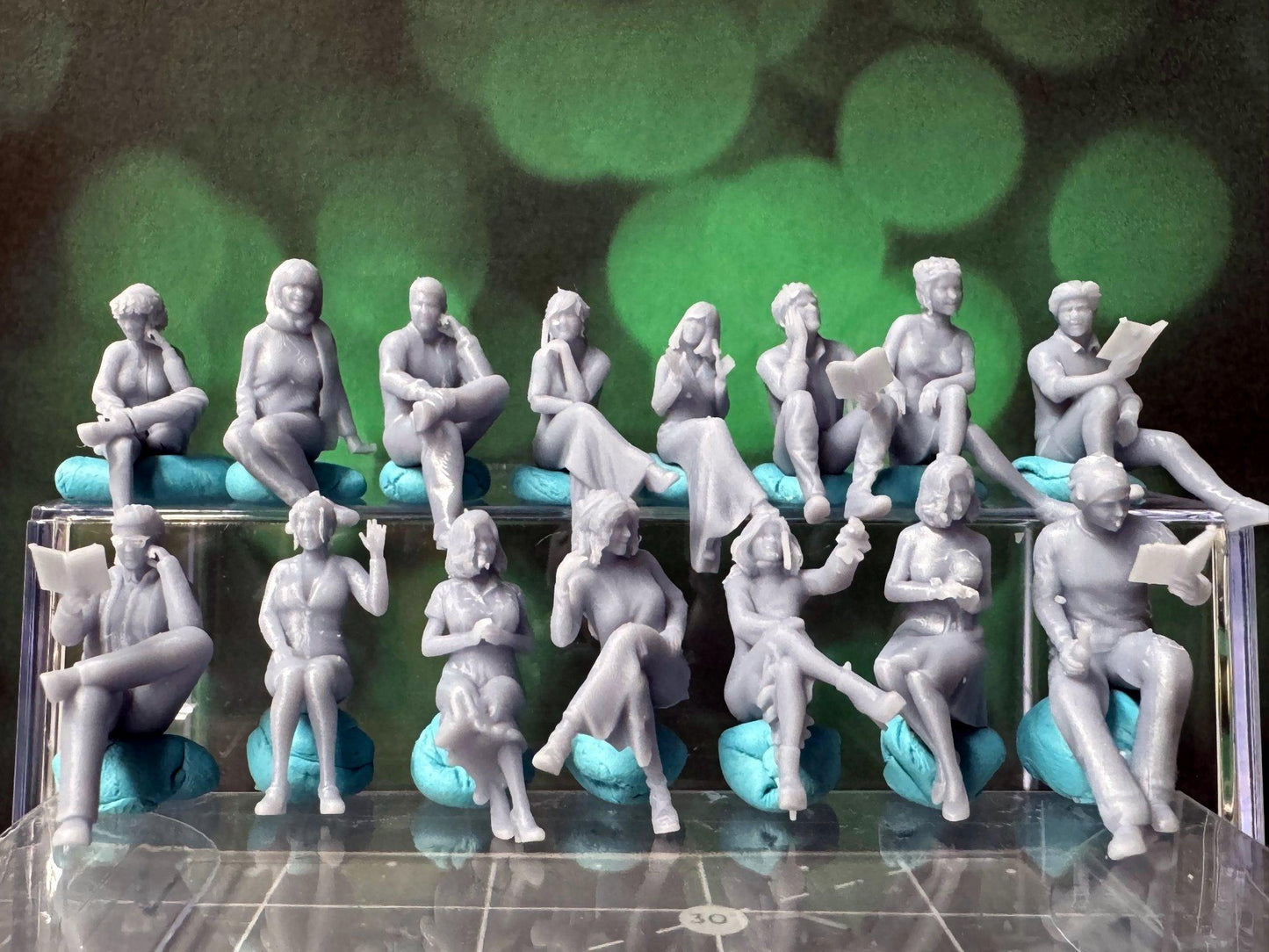 Double G 1:64 Miniature Human Figures - Unpainted - great for Dioramas - Made in the USA LOT 681 Miniature 1.10