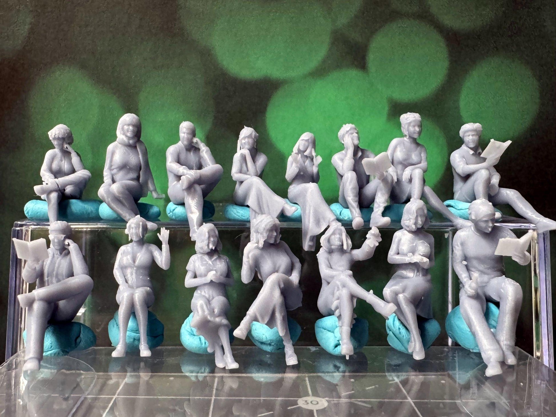 Double G 1:64 Miniature Human Figures - Unpainted - great for Dioramas - Made in the USA LOT 681 Miniature 1.10
