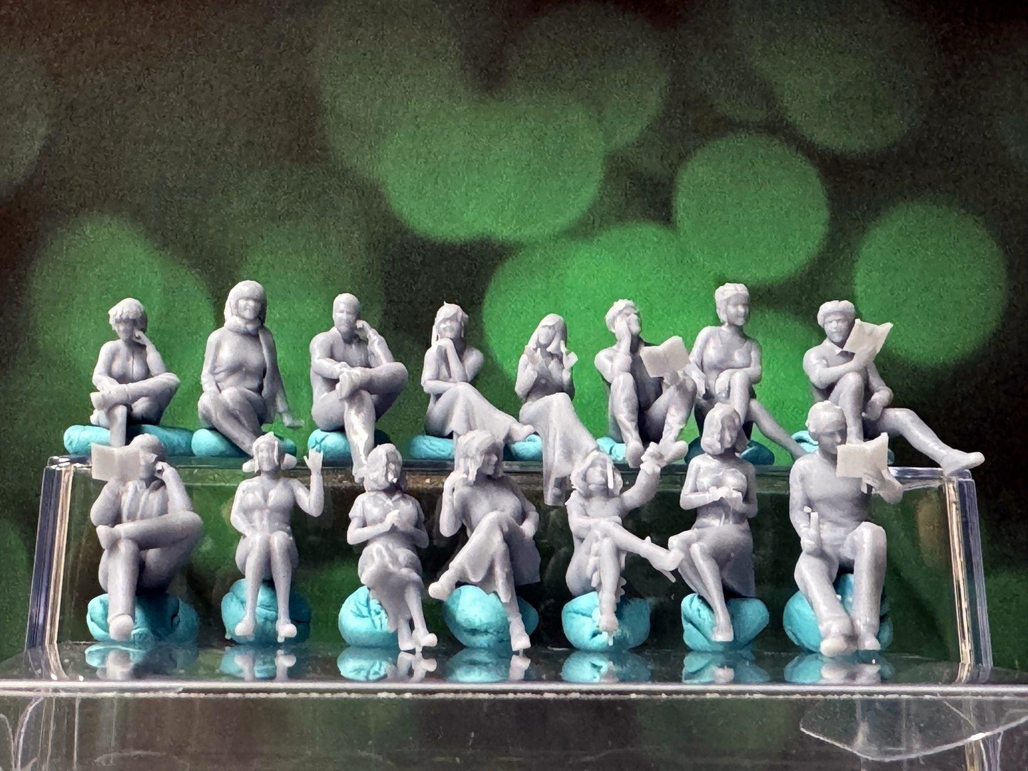 Double G 1:64 Miniature Human Figures - Unpainted - great for Dioramas - Made in the USA LOT 681 Miniature 1.10