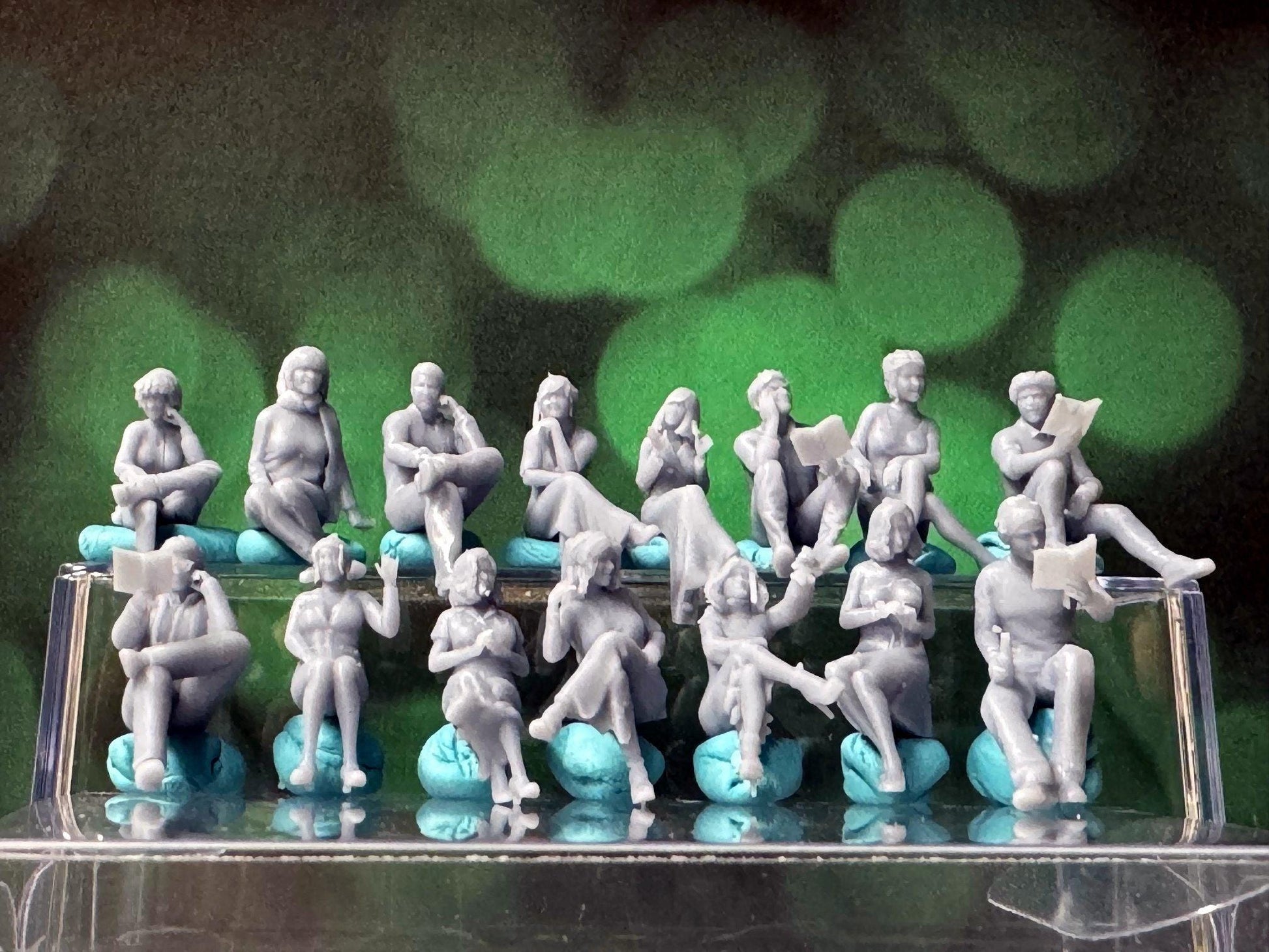 Double G 1:64 Miniature Human Figures - Unpainted - great for Dioramas - Made in the USA LOT 681 Miniature 1.10