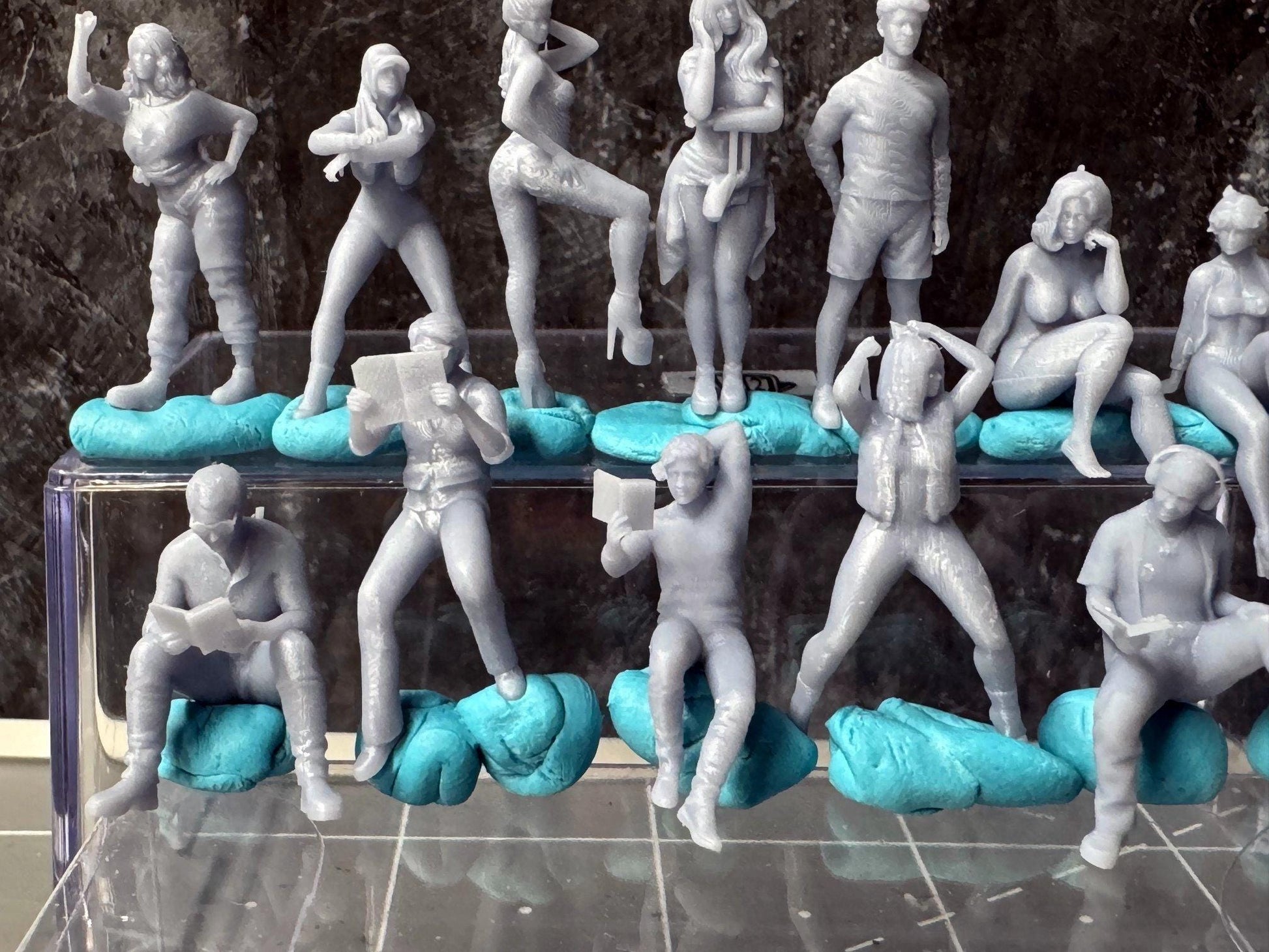Double G 1:64 Miniature Human Figures - Unpainted - great for Dioramas - Made in the USA LOT 682 Miniature 1.10