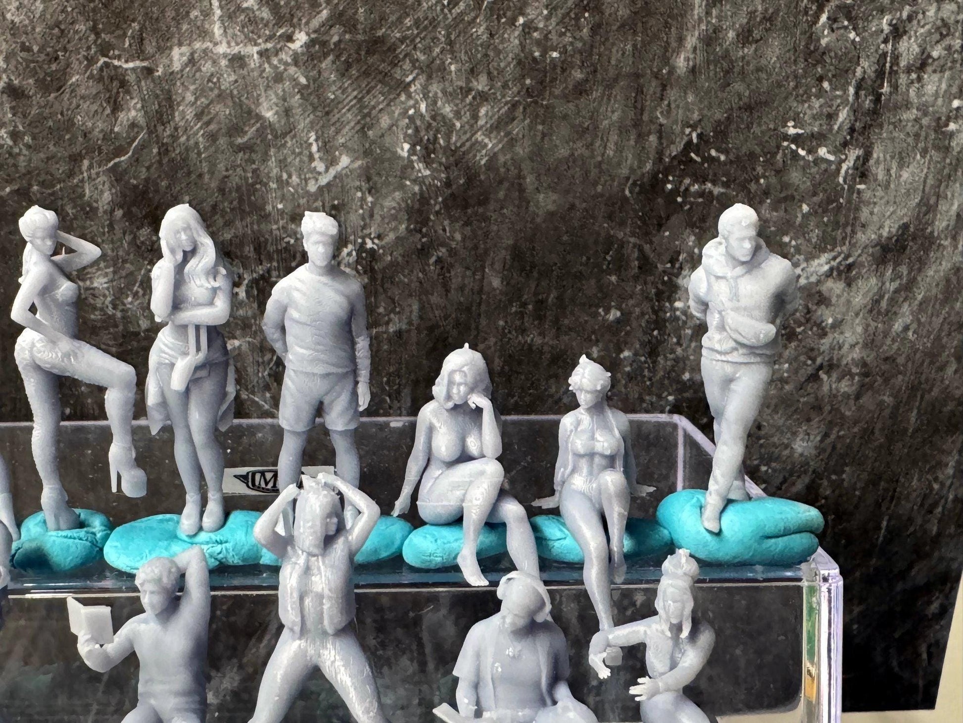 Double G 1:64 Miniature Human Figures - Unpainted - great for Dioramas - Made in the USA LOT 682 Miniature 1.10