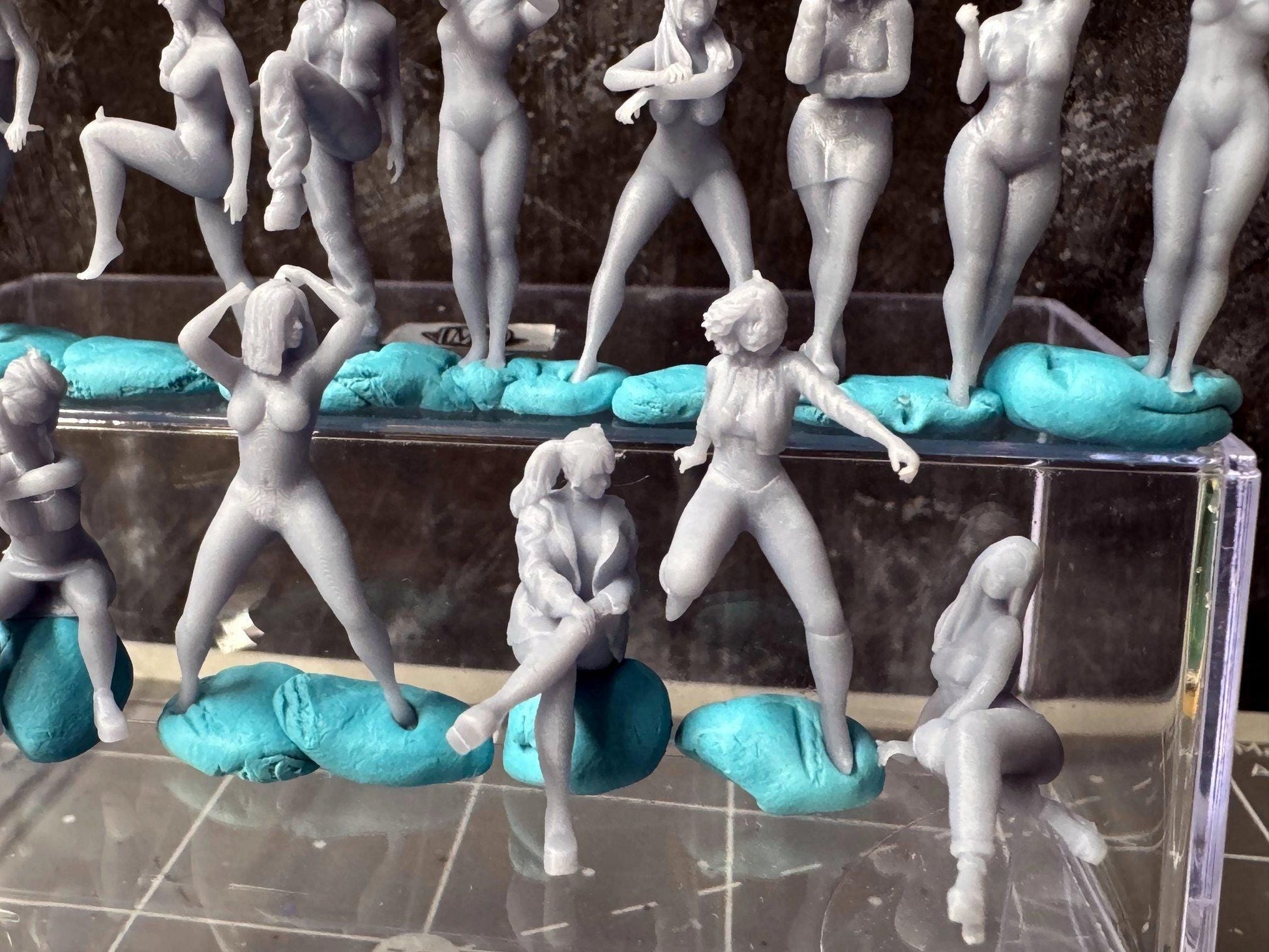 Double G 1:64 Miniature Human Figures - Unpainted - great for Dioramas - Made in the USA LOT 683 Miniature 1.10