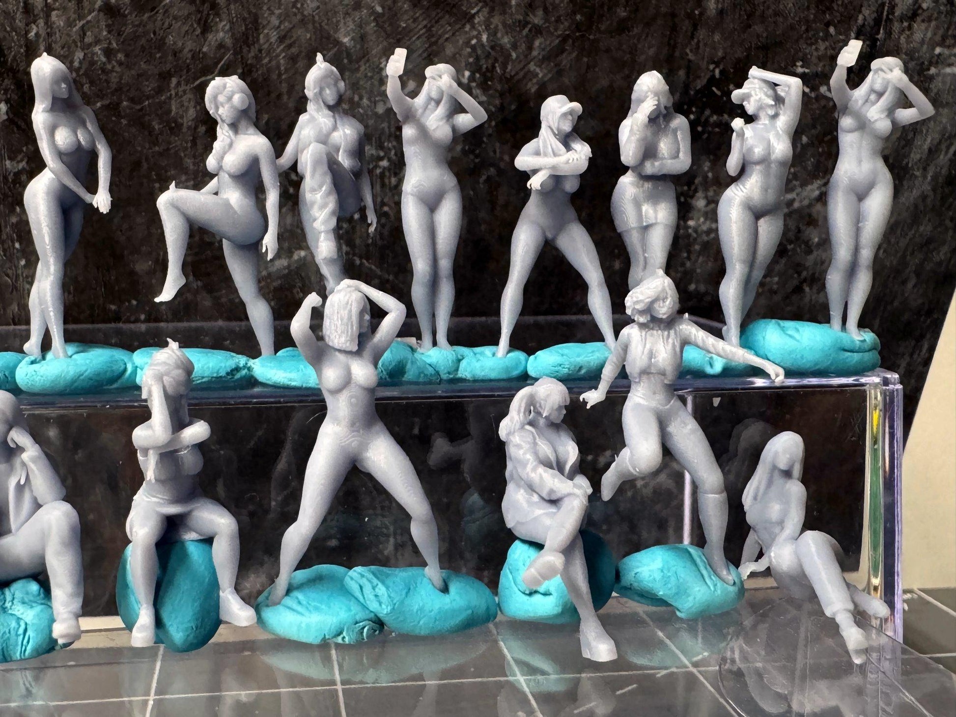 Double G 1:64 Miniature Human Figures - Unpainted - great for Dioramas - Made in the USA LOT 683 Miniature 1.10