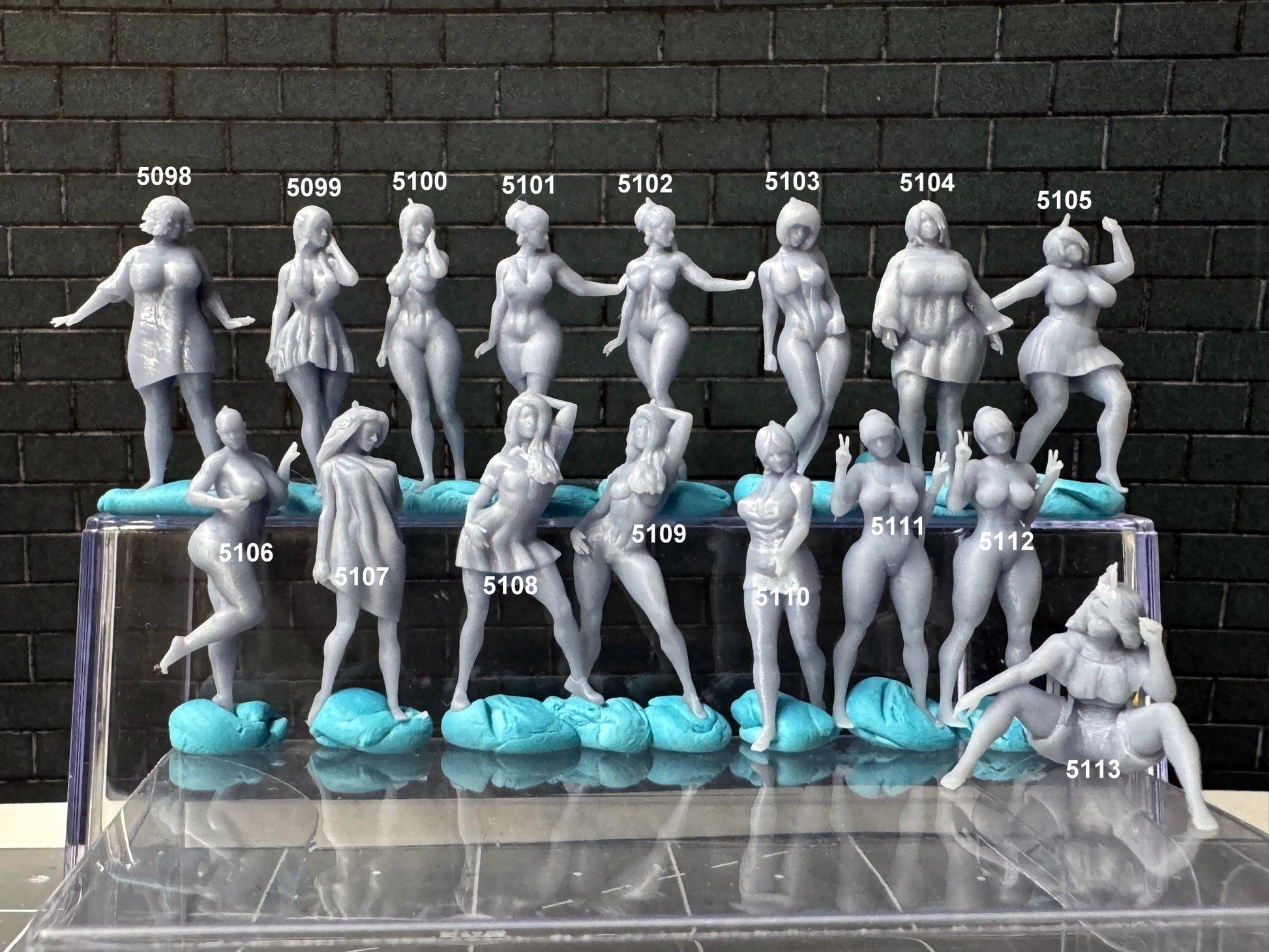 Double G 1:64 Miniature Human Figures - Unpainted - great for Dioramas - Made in the USA LOT 684 Miniature 1.10