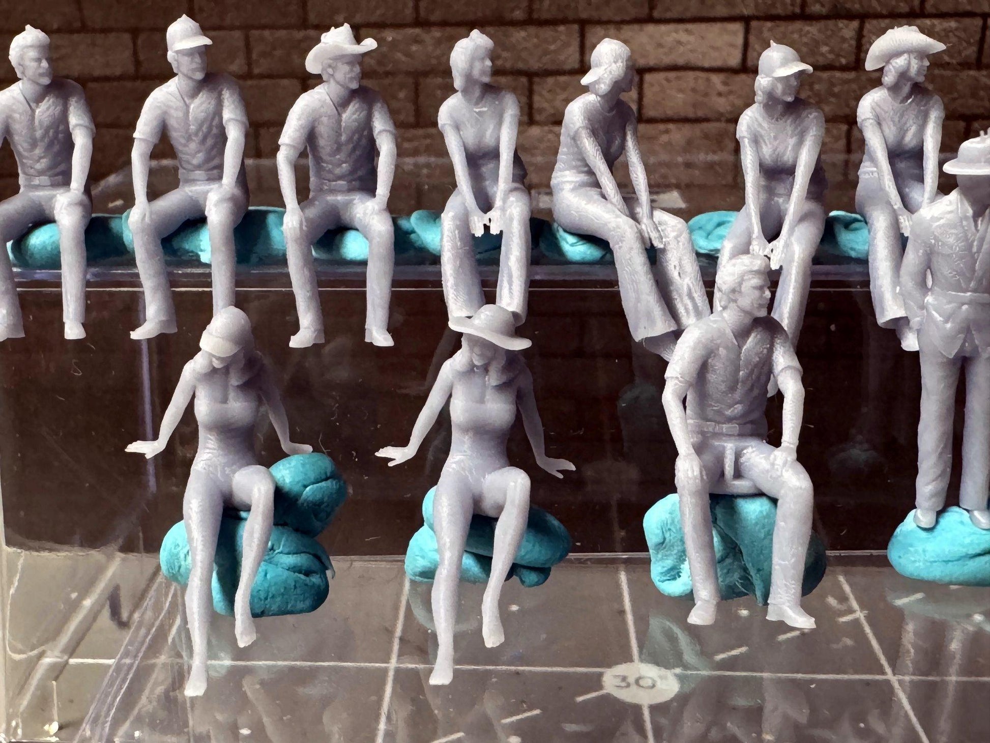 Double G 1:64 Miniature Human Figures - Unpainted - great for Dioramas - Made in the USA LOT 685A Miniature 1.10