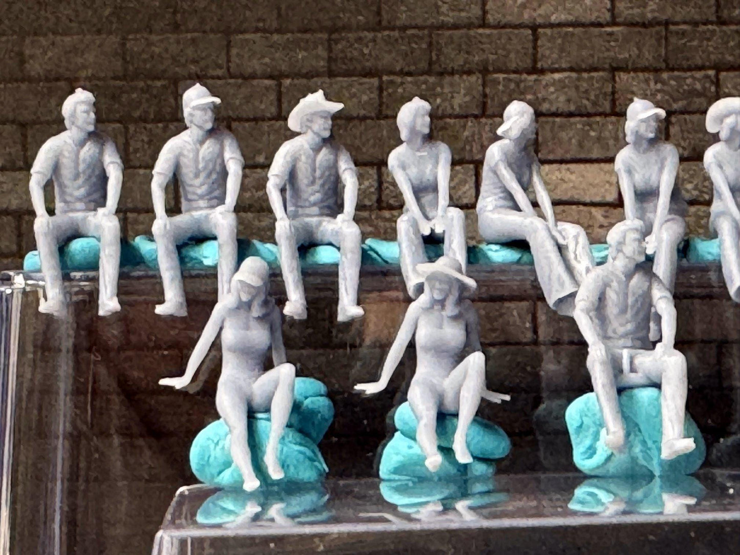 Double G 1:64 Miniature Human Figures - Unpainted - great for Dioramas - Made in the USA LOT 685A Miniature 1.10