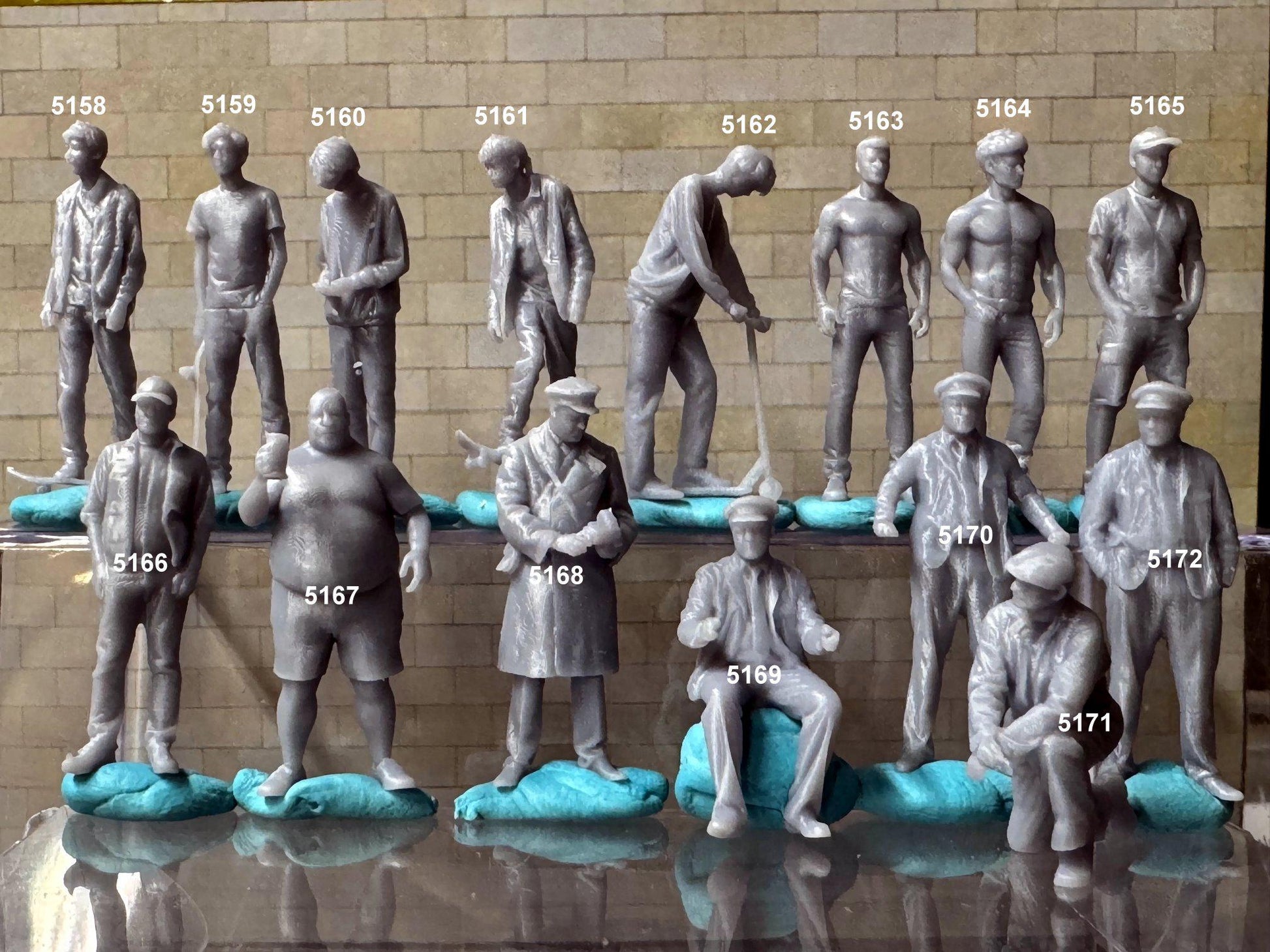 Double G 1:64 Miniature Human Figures - Unpainted - great for Dioramas - Made in the USA LOT 687 Miniature 1.10