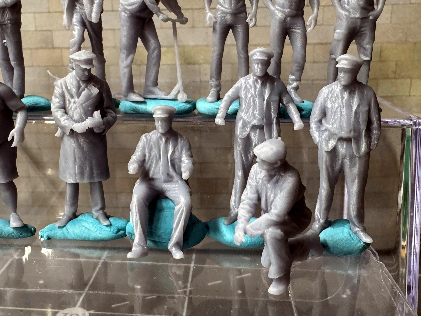 Double G 1:64 Miniature Human Figures - Unpainted - great for Dioramas - Made in the USA LOT 687 Miniature 1.10