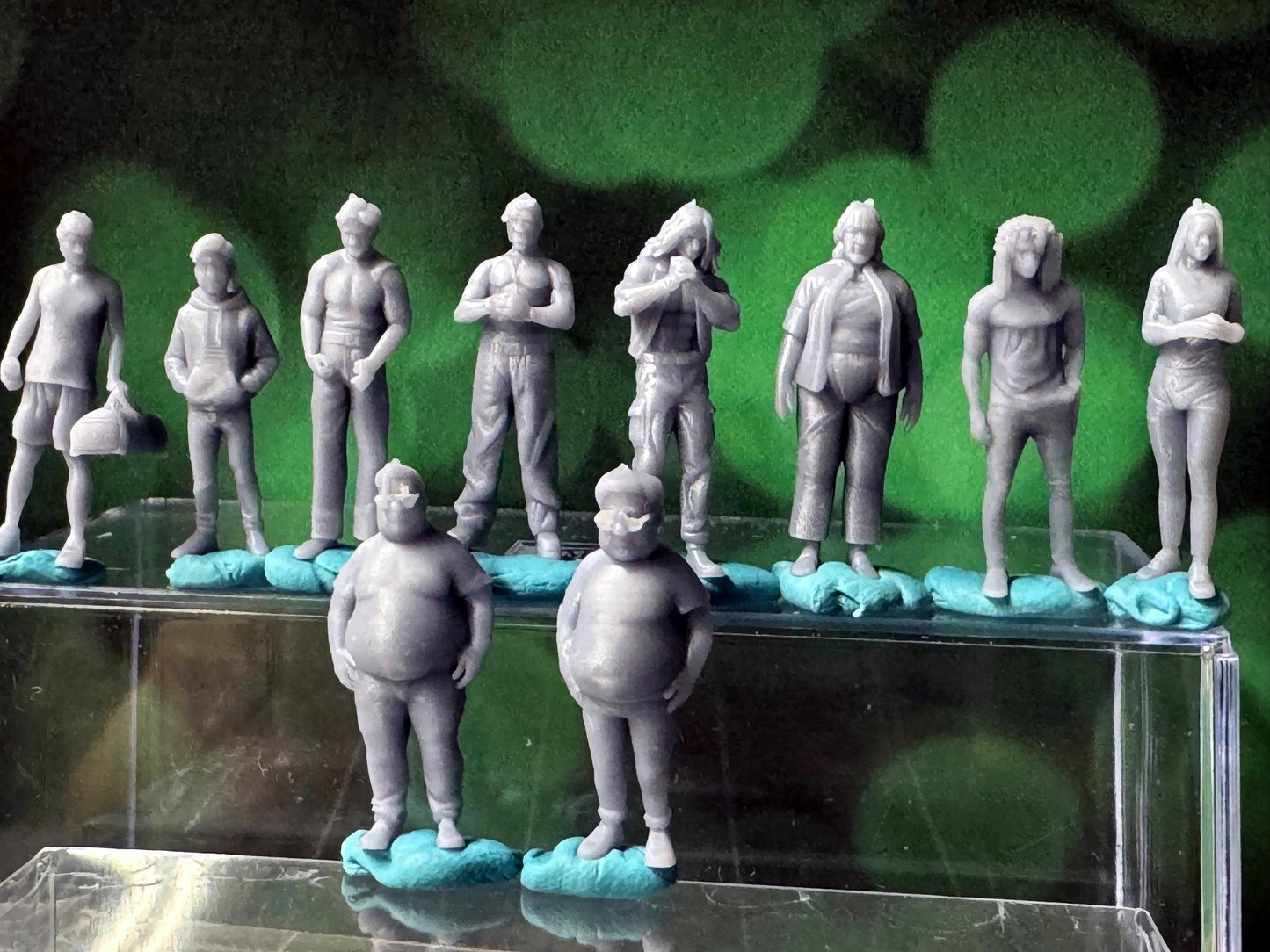 Double G 1:64 Miniature Human Figures - Unpainted - great for Dioramas - Made in the USA LOT Street Folks 2 Miniature 1.10