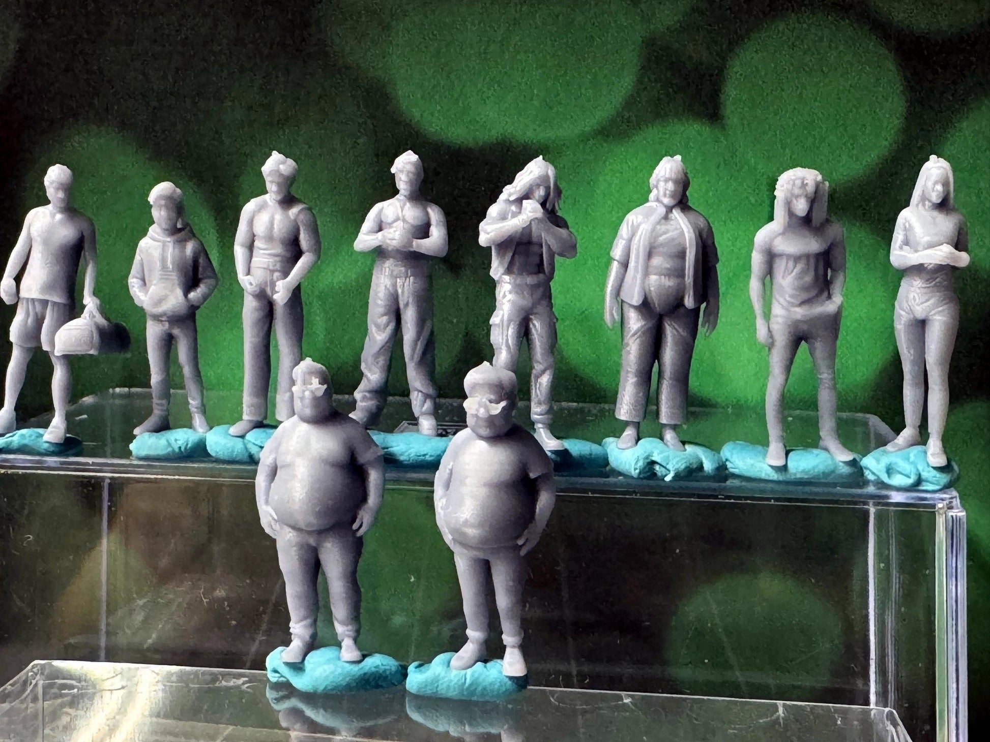 Double G 1:64 Miniature Human Figures - Unpainted - great for Dioramas - Made in the USA LOT Street Folks 2 Miniature 1.10