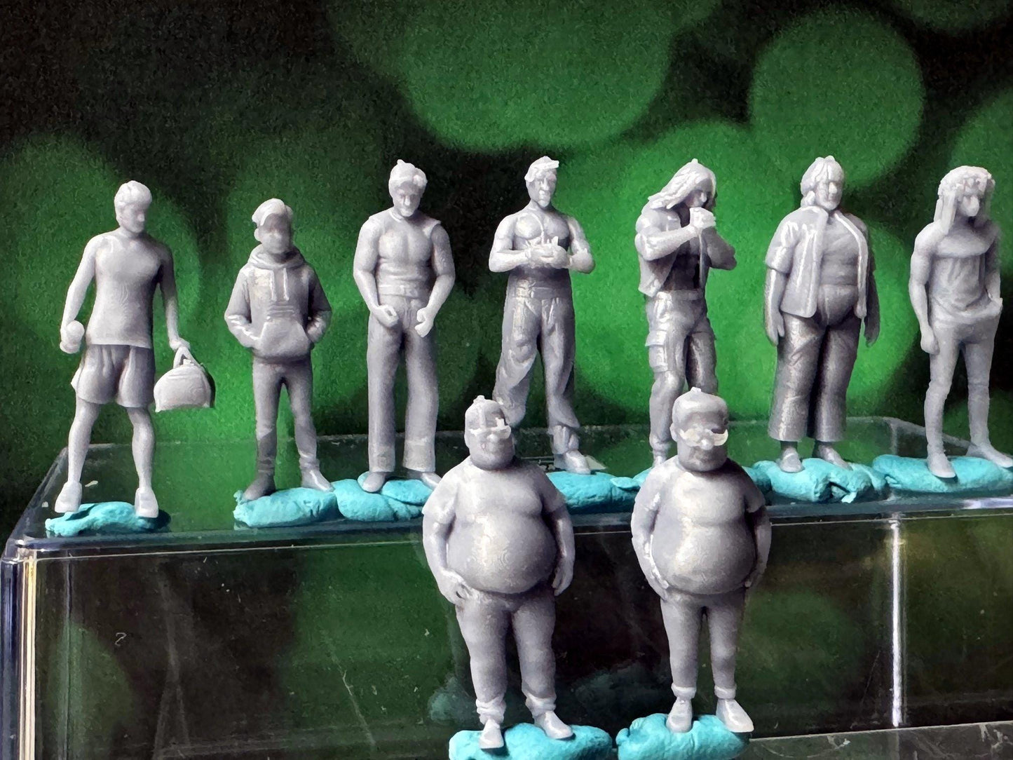 Double G 1:64 Miniature Human Figures - Unpainted - great for Dioramas - Made in the USA LOT Street Folks 2 Miniature 1.10