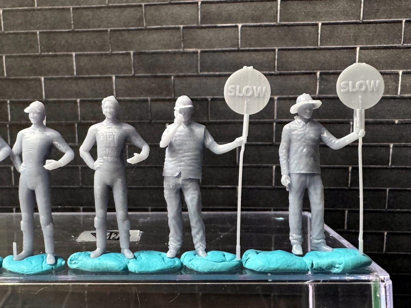 Double G 1:64 Miniature Human Figures - Unpainted - great for Dioramas - Made in the USA LOT 689A Miniature 1.10