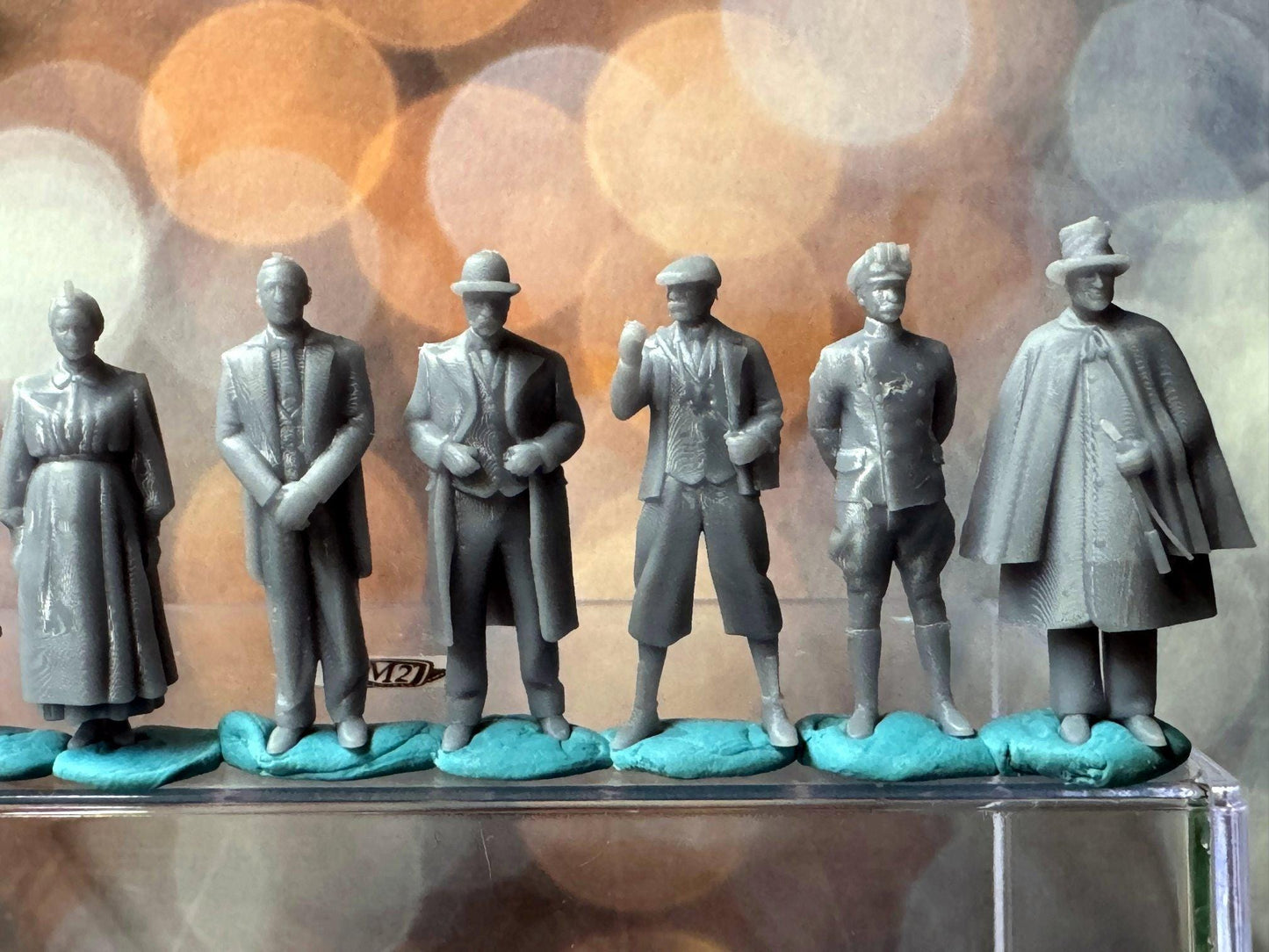 Double G 1:64 Miniature Human Figures - Unpainted - great for Dioramas - Made in the USA LOT 690 Miniature 1.10 Retro Folks