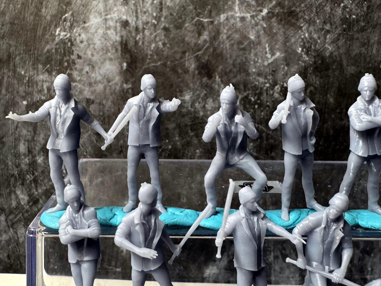 Double G 1:64 Miniature Human Figures - Unpainted - great for Dioramas - Made in the USA LOT 691 Miniature 1.10 Criminals