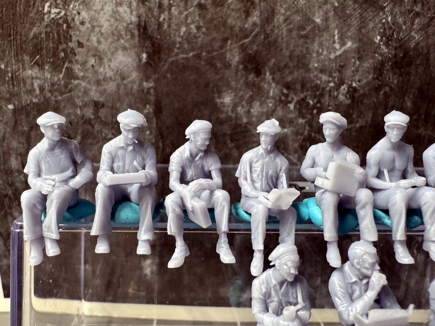 Double G 1:64 Miniature Human Figures - Unpainted - great for Dioramas - Made in the USA LOT 692 Miniature 1.10 Construction Break