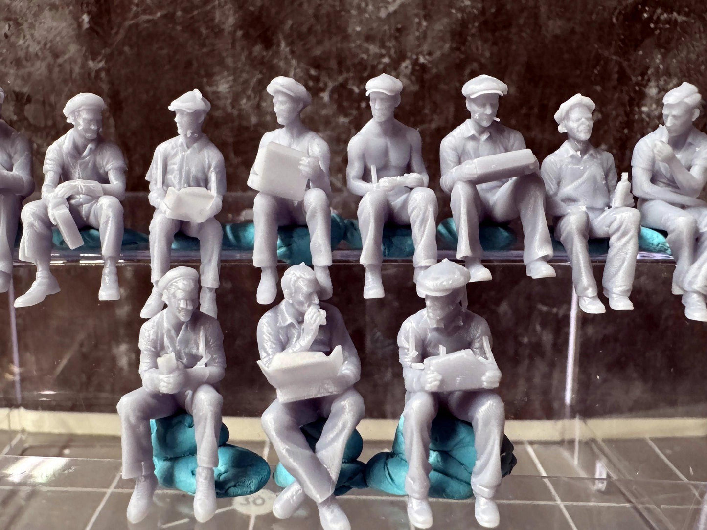 Double G 1:64 Miniature Human Figures - Unpainted - great for Dioramas - Made in the USA LOT 692 Miniature 1.10 Construction Break