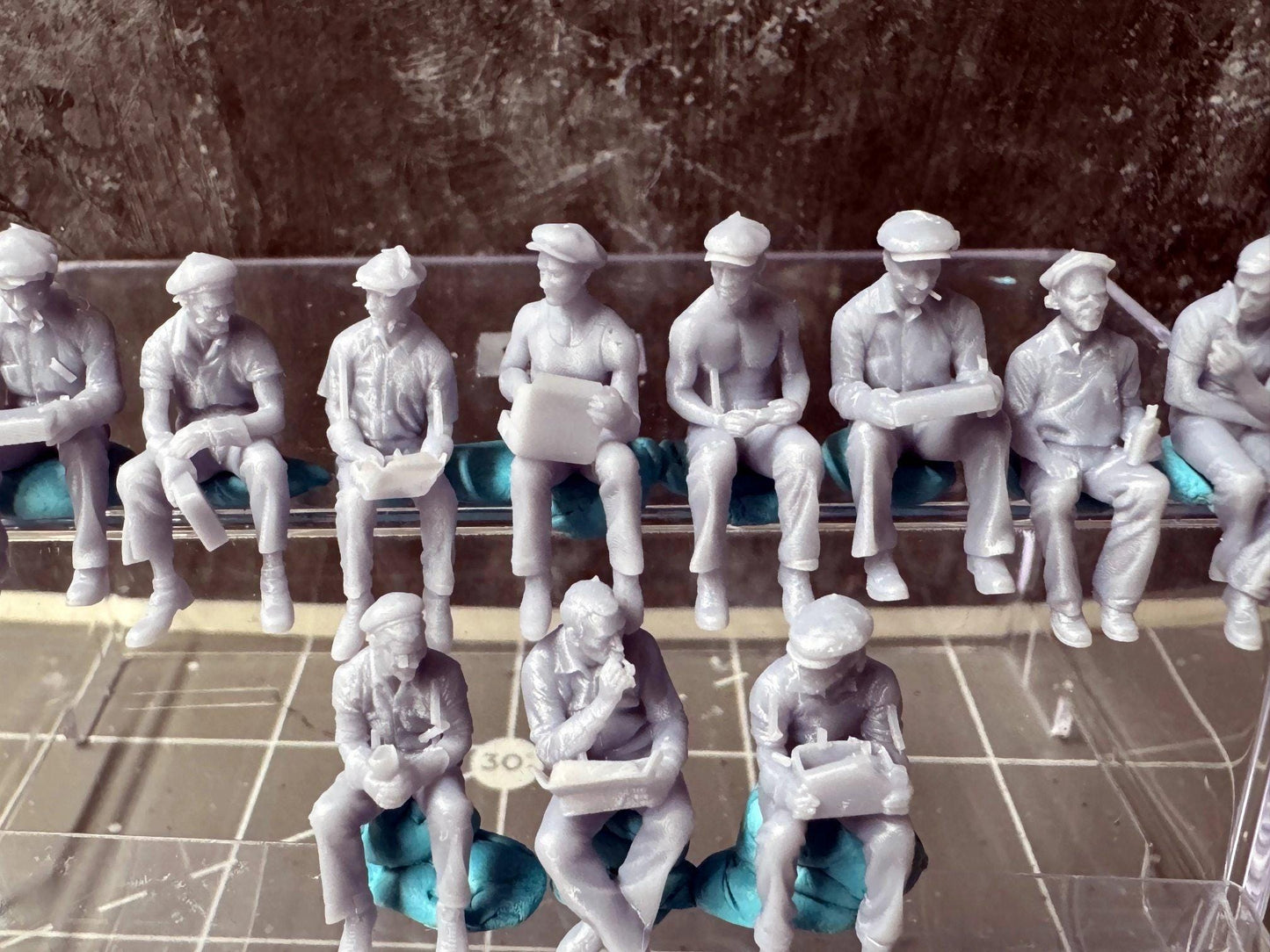 Double G 1:64 Miniature Human Figures - Unpainted - great for Dioramas - Made in the USA LOT 692 Miniature 1.10 Construction Break