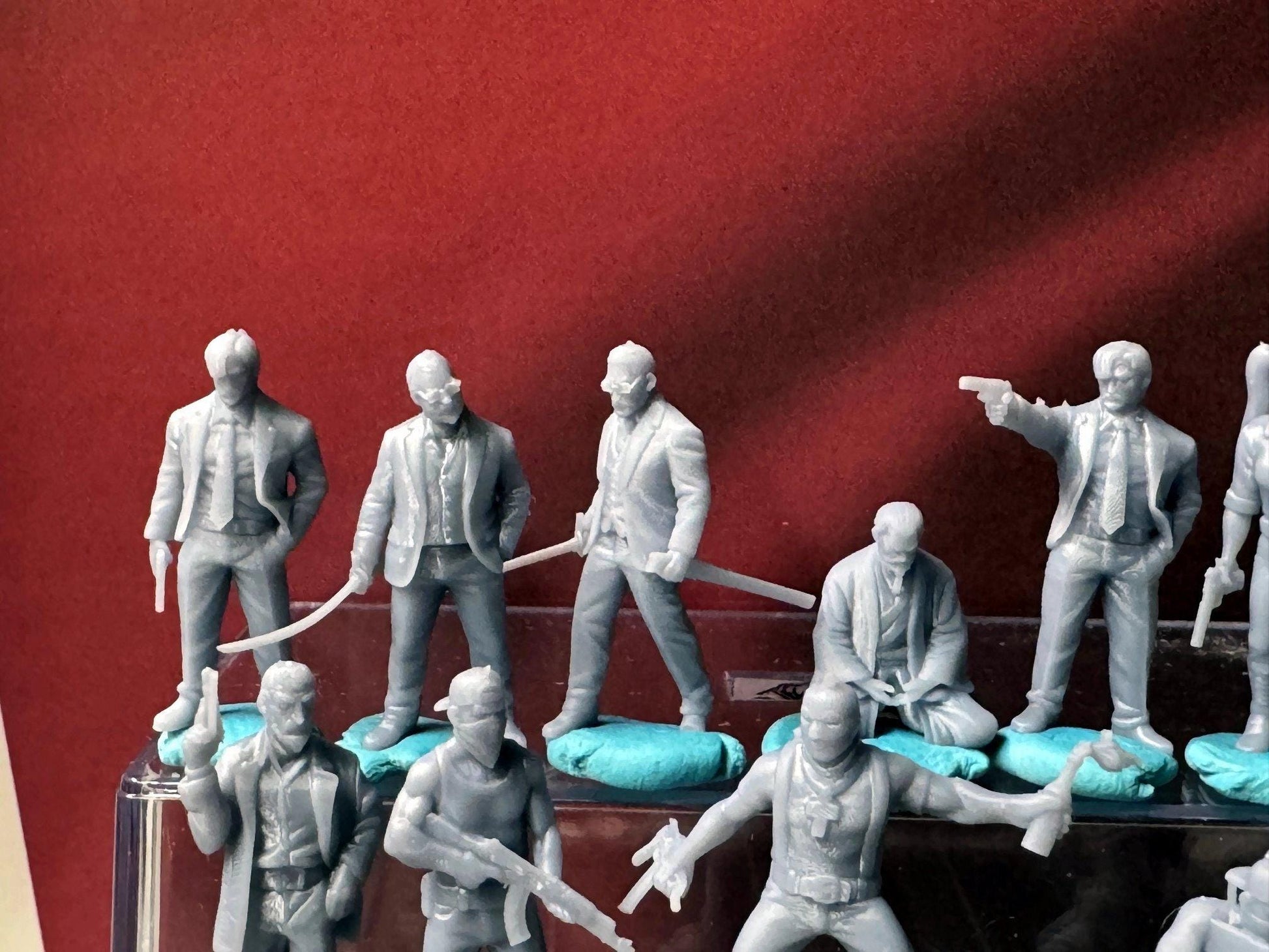 Double G 1:64 Miniature Human Figures - Unpainted - great for Dioramas - Made in the USA LOT 677 Miniature 1.10