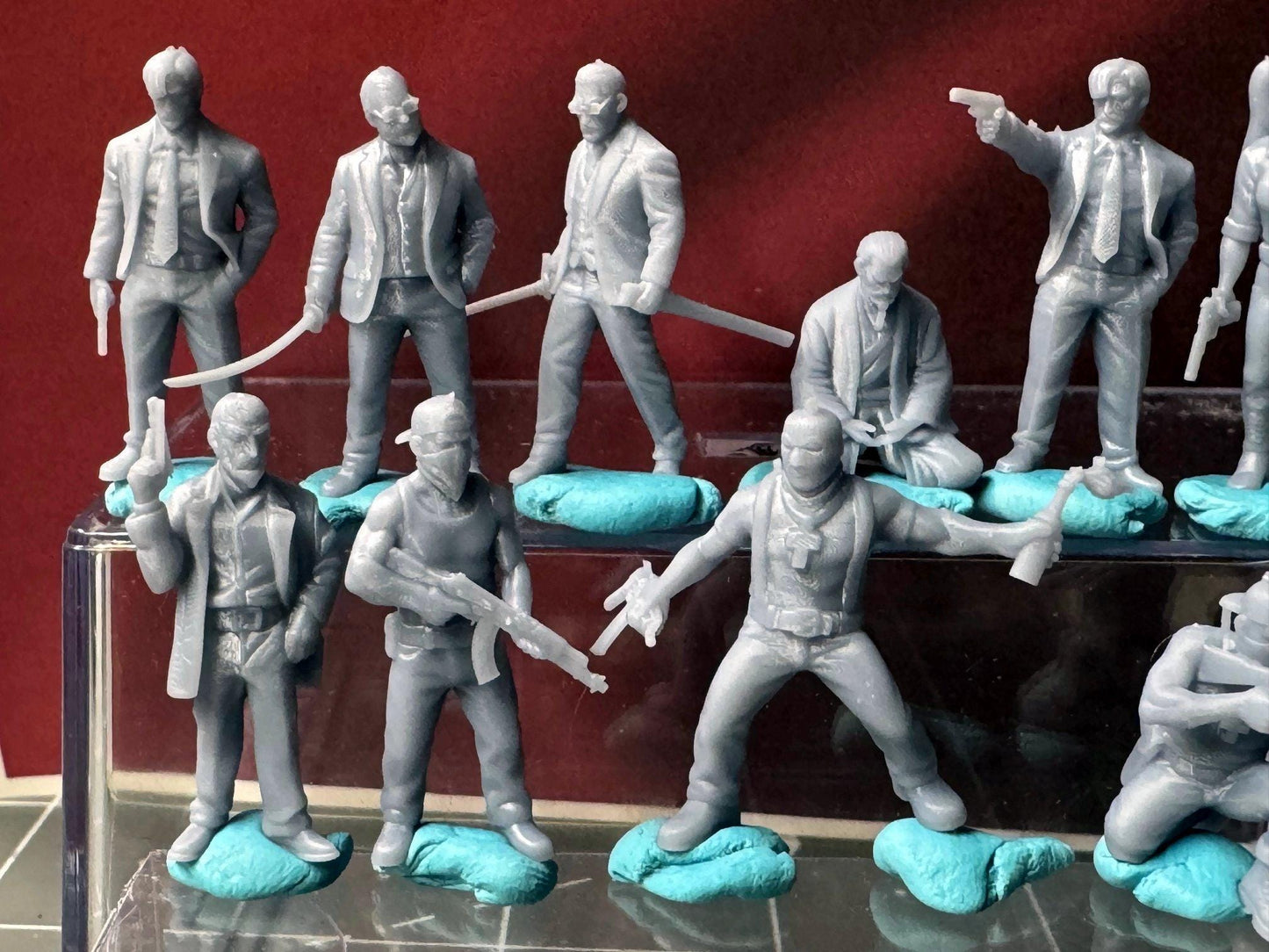 Double G 1:64 Miniature Human Figures - Unpainted - great for Dioramas - Made in the USA LOT 677 Miniature 1.10