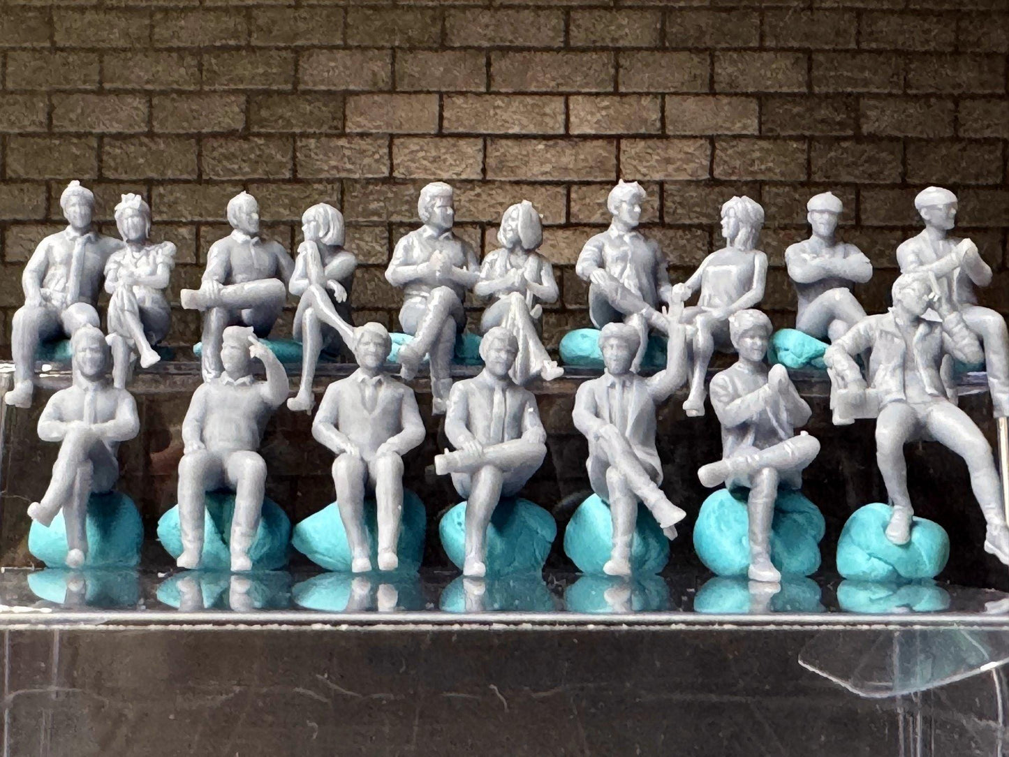Double G 1:64 Miniature Human Figures - Unpainted - great for Dioramas - Made in the USA LOT 680 Miniature 1.10