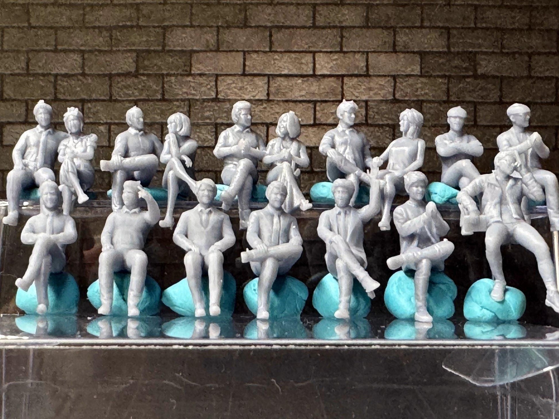Double G 1:64 Miniature Human Figures - Unpainted - great for Dioramas - Made in the USA LOT 680 Miniature 1.10