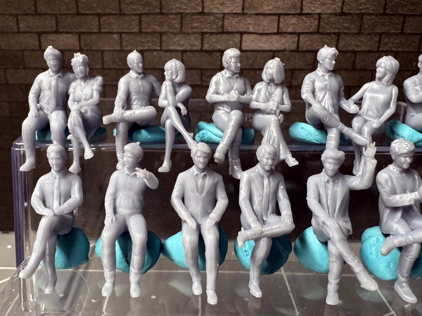 Double G 1:64 Miniature Human Figures - Unpainted - great for Dioramas - Made in the USA LOT 680 Miniature 1.10