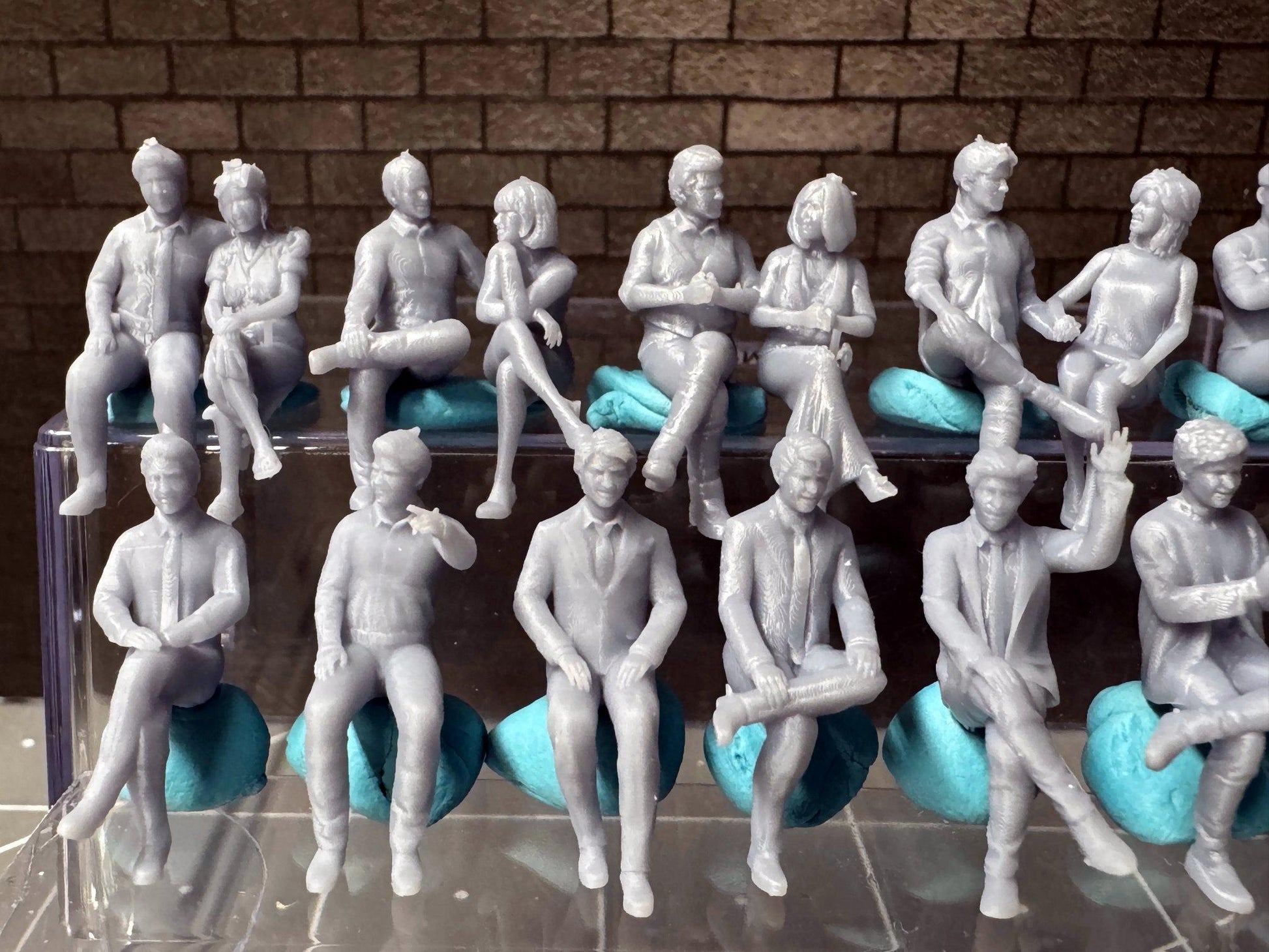 Double G 1:64 Miniature Human Figures - Unpainted - great for Dioramas - Made in the USA LOT 680 Miniature 1.10