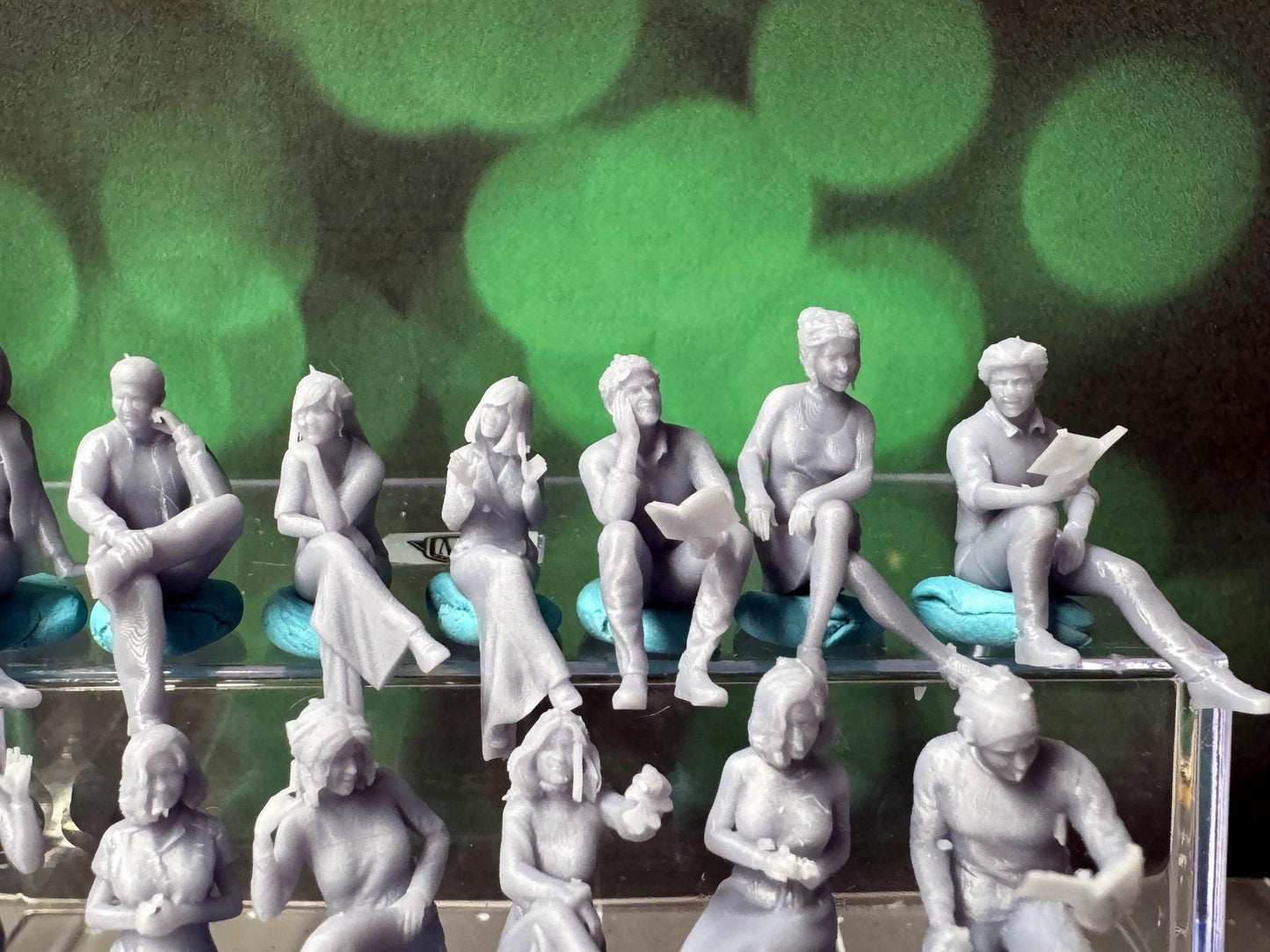 Double G 1:64 Miniature Human Figures - Unpainted - great for Dioramas - Made in the USA LOT 681 Miniature 1.10