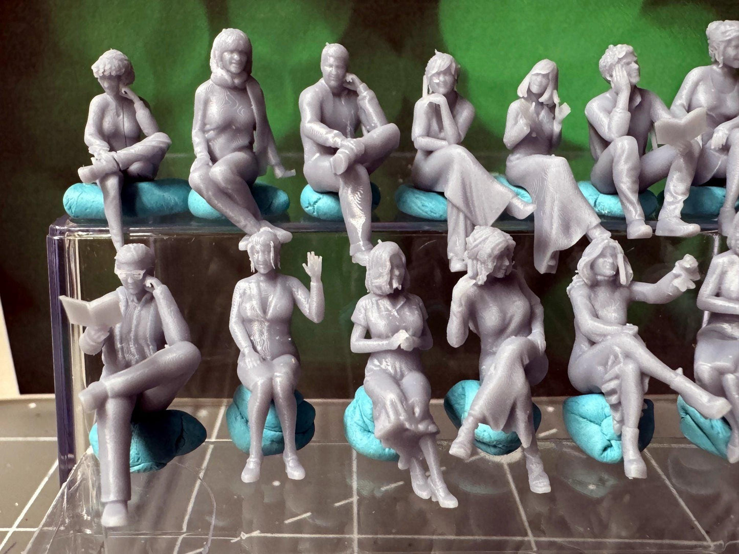 Double G 1:64 Miniature Human Figures - Unpainted - great for Dioramas - Made in the USA LOT 681 Miniature 1.10