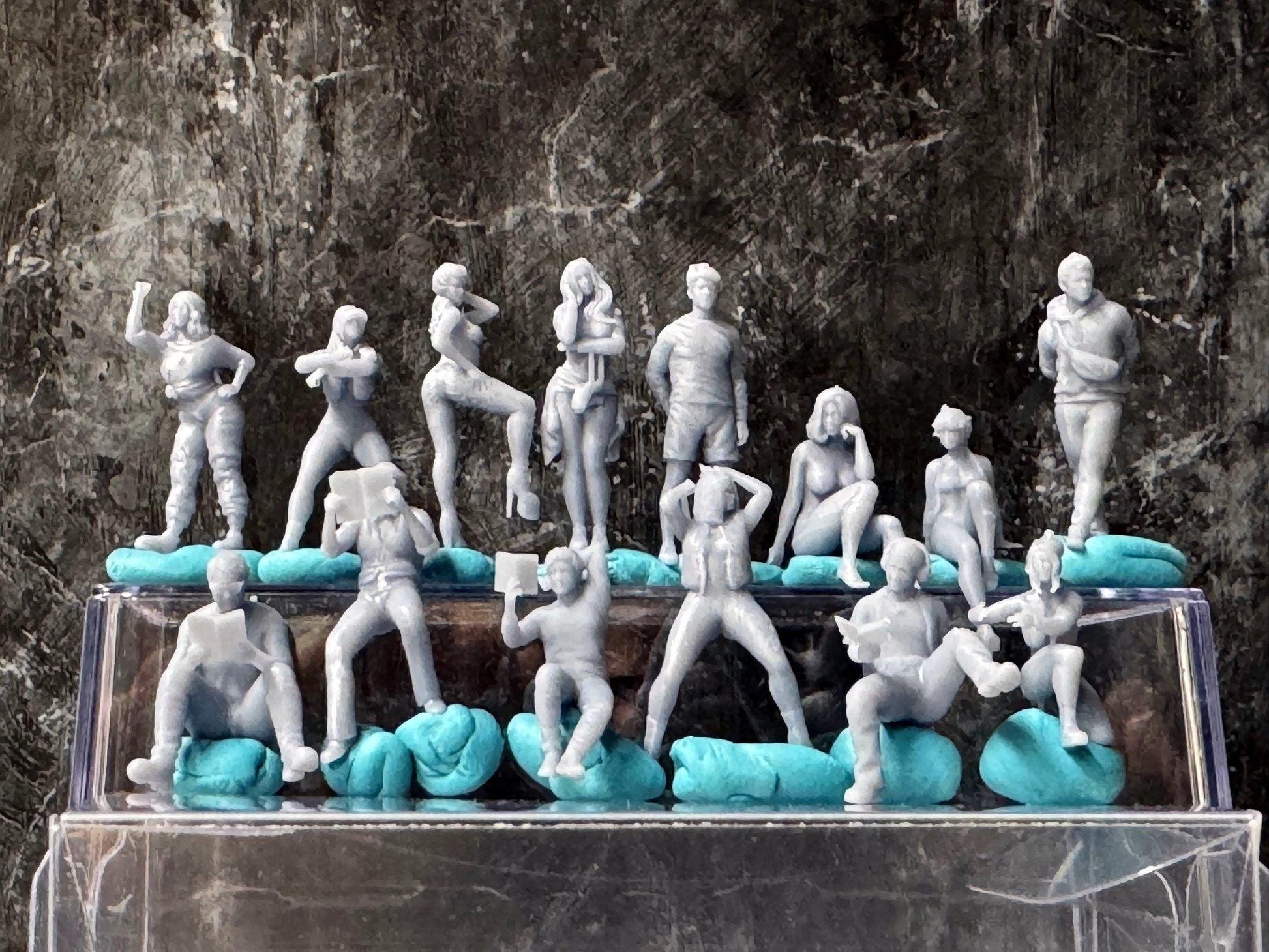 Double G 1:64 Miniature Human Figures - Unpainted - great for Dioramas - Made in the USA LOT 682 Miniature 1.10