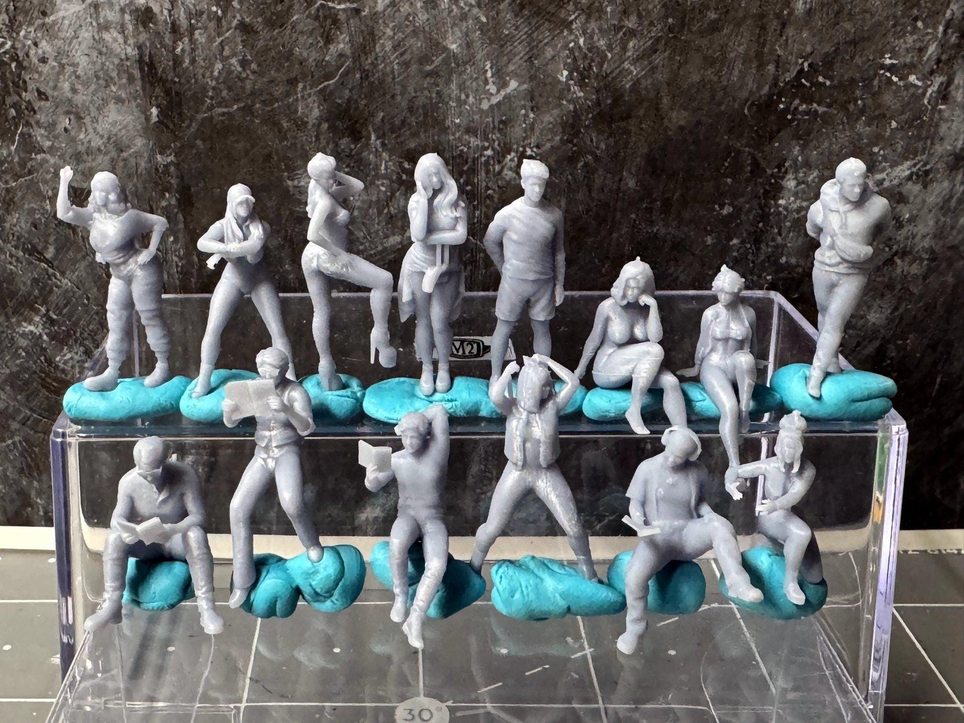 Double G 1:64 Miniature Human Figures - Unpainted - great for Dioramas - Made in the USA LOT 682 Miniature 1.10