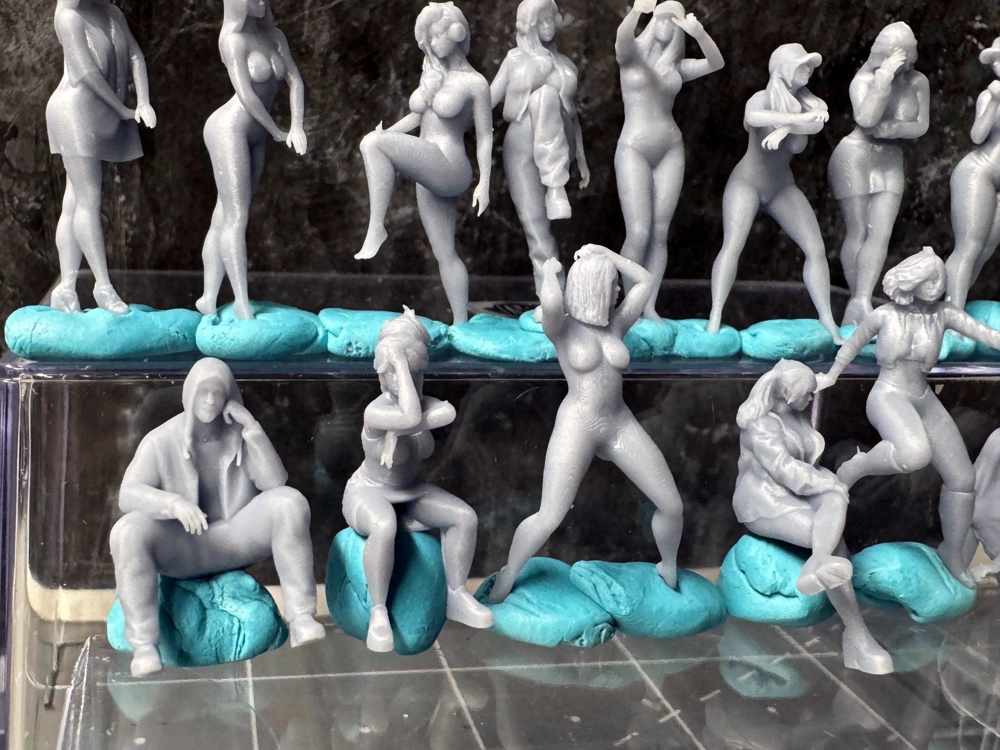 Double G 1:64 Miniature Human Figures - Unpainted - great for Dioramas - Made in the USA LOT 683 Miniature 1.10