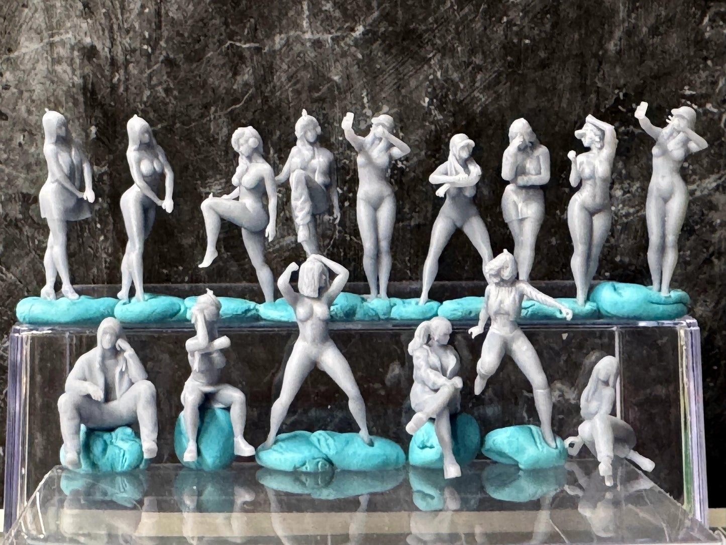 Double G 1:64 Miniature Human Figures - Unpainted - great for Dioramas - Made in the USA LOT 683 Miniature 1.10