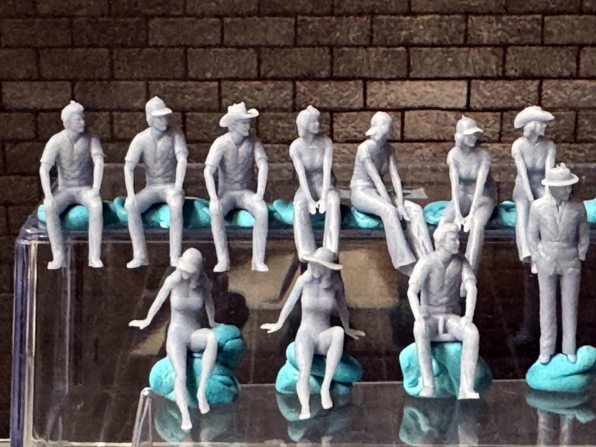 Double G 1:64 Miniature Human Figures - Unpainted - great for Dioramas - Made in the USA LOT 685A Miniature 1.10