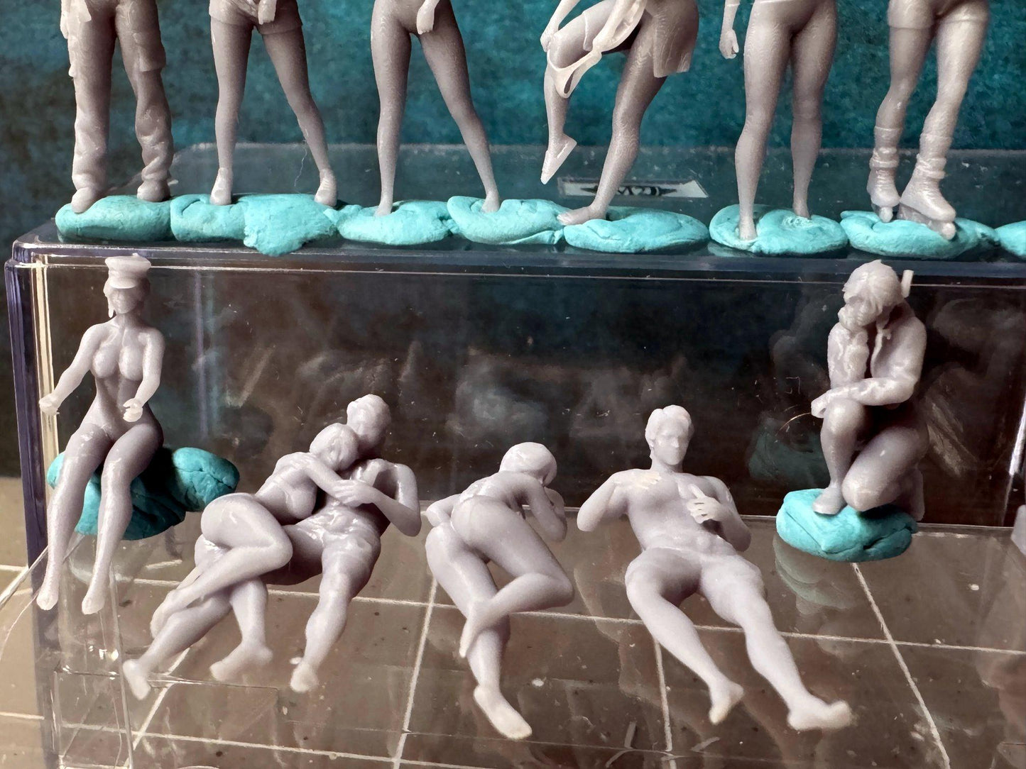 Double G 1:64 Miniature Human Figures - Unpainted - great for Dioramas - Made in the USA LOT 686 Miniature 1.10