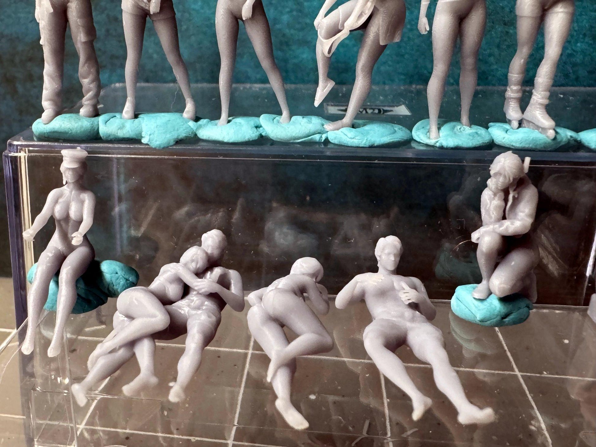 Double G 1:64 Miniature Human Figures - Unpainted - great for Dioramas - Made in the USA LOT 686 Miniature 1.10