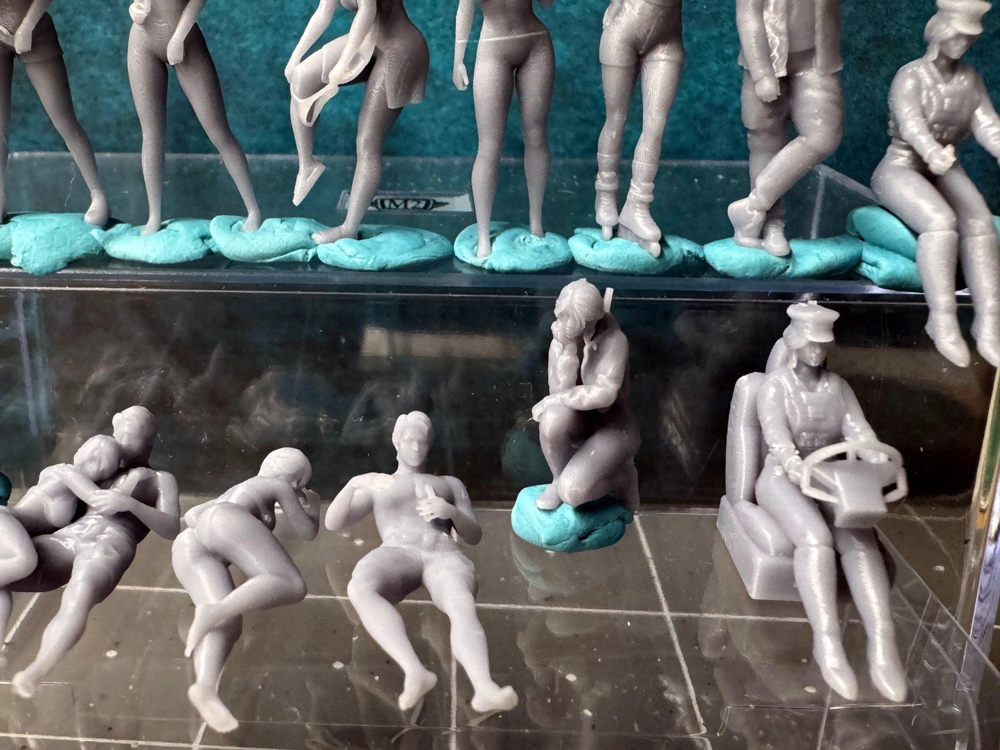 Double G 1:64 Miniature Human Figures - Unpainted - great for Dioramas - Made in the USA LOT 686 Miniature 1.10